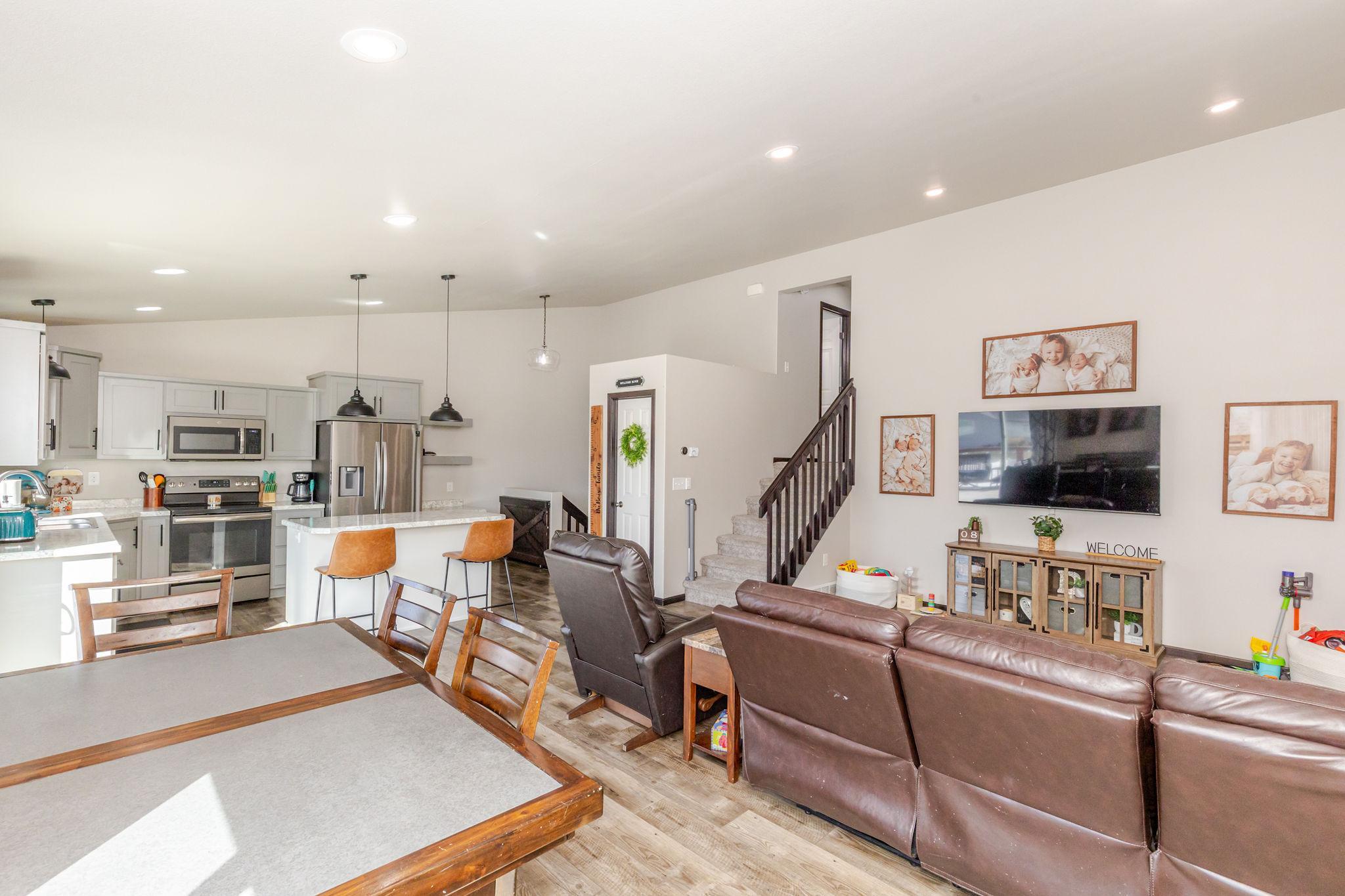 8081 Goldfinch Drive Property Photo 12