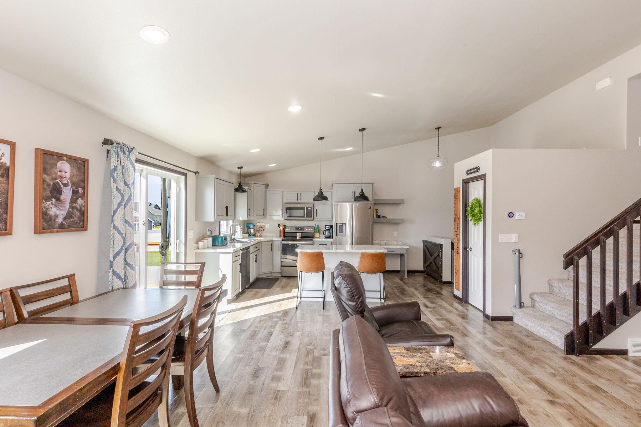 8081 Goldfinch Drive Property Photo 13