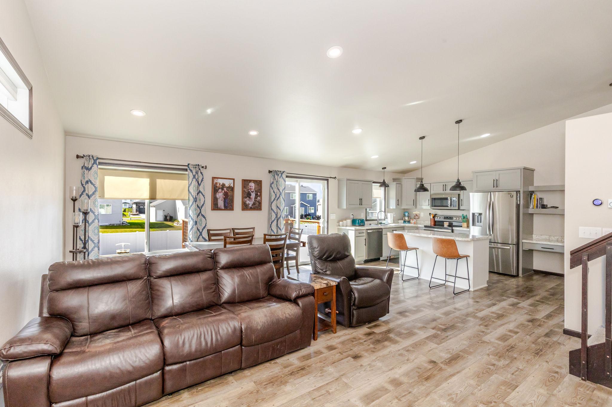8081 Goldfinch Drive Property Photo 15