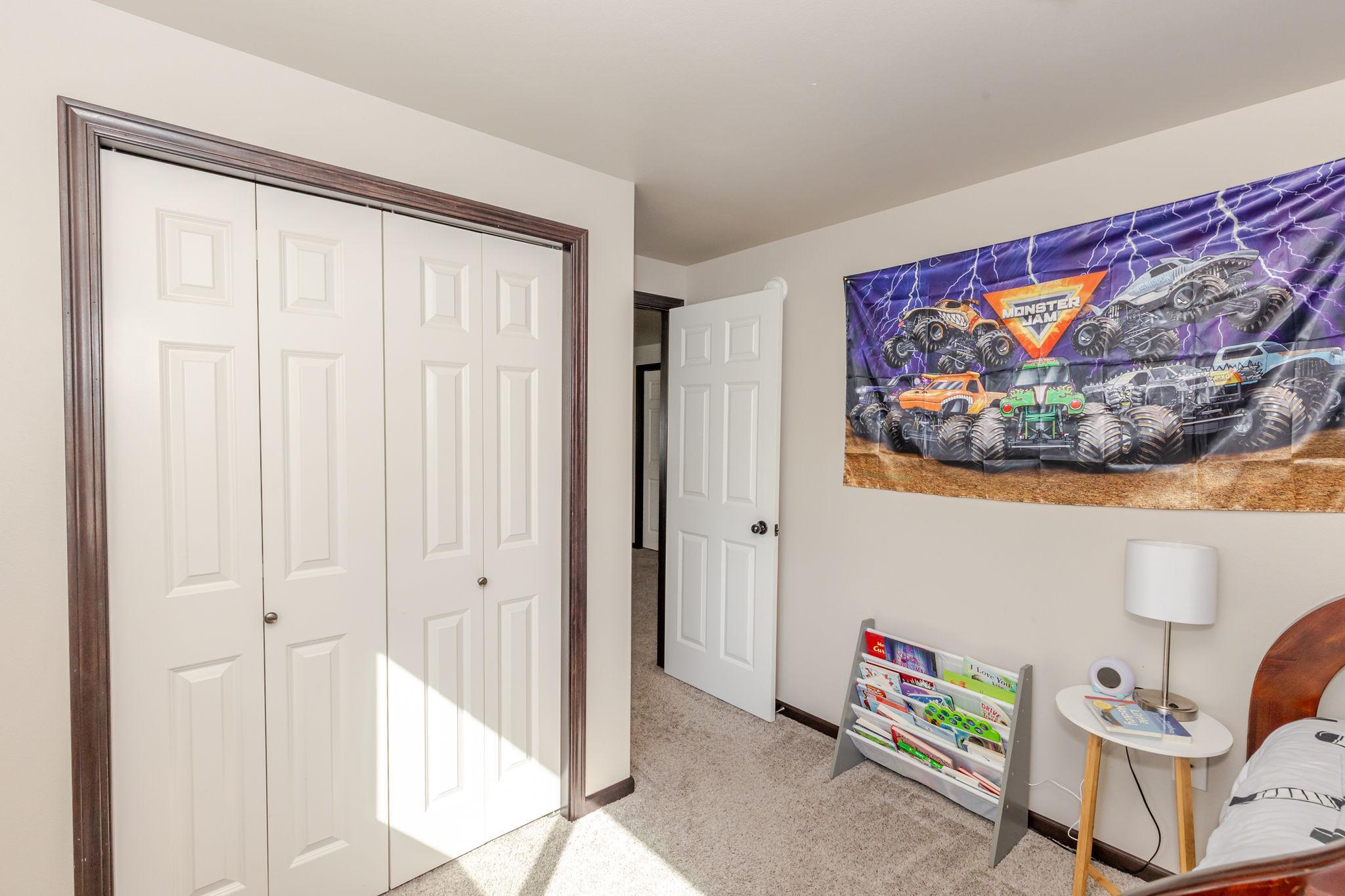 8081 Goldfinch Drive Property Photo 32