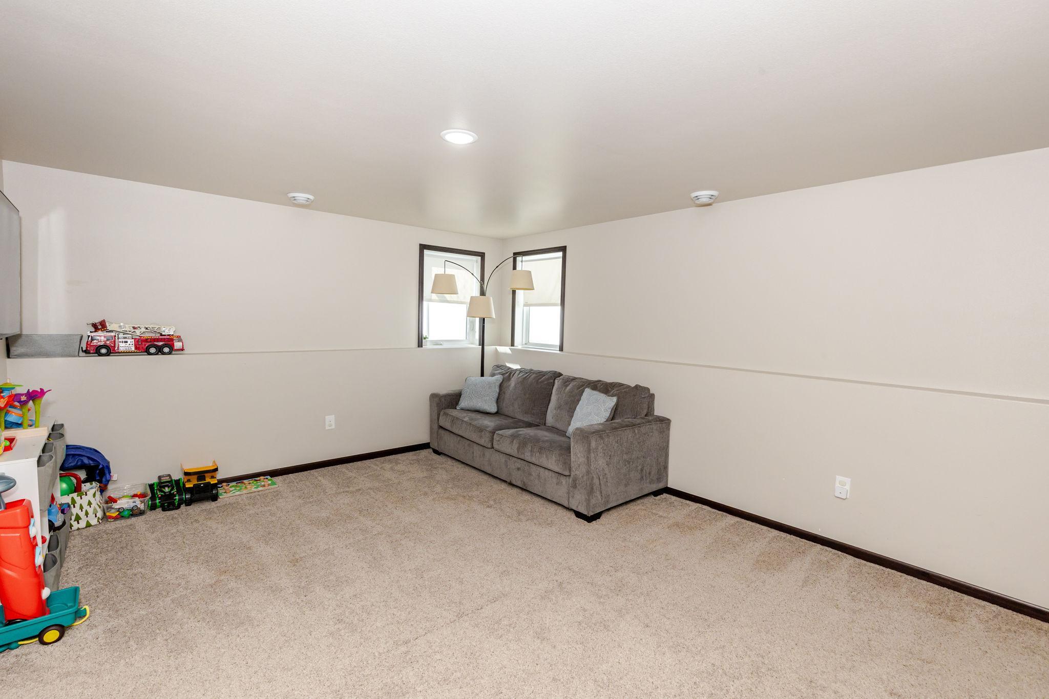 8081 Goldfinch Drive Property Photo 38