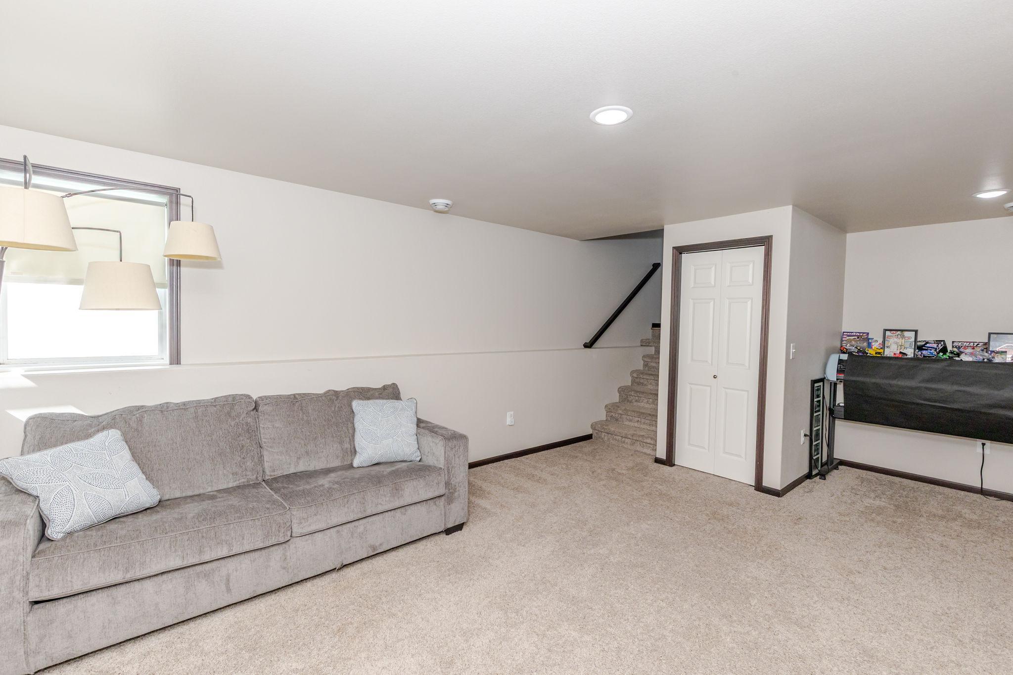 8081 Goldfinch Drive Property Photo 39
