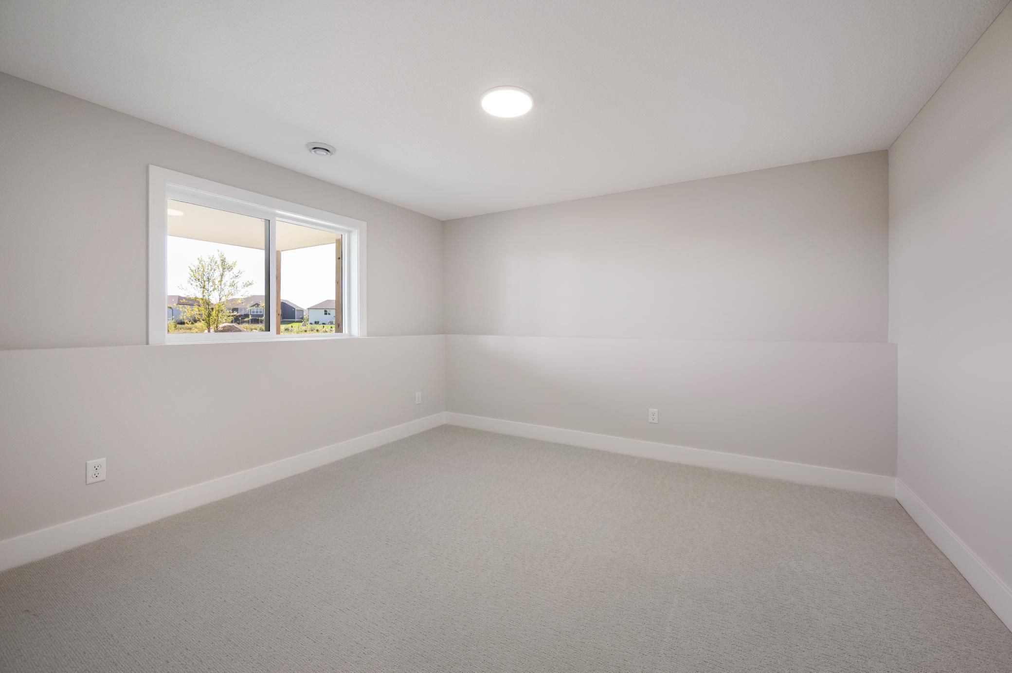 7635 Ochoa Avenue Ne Property Photo 28