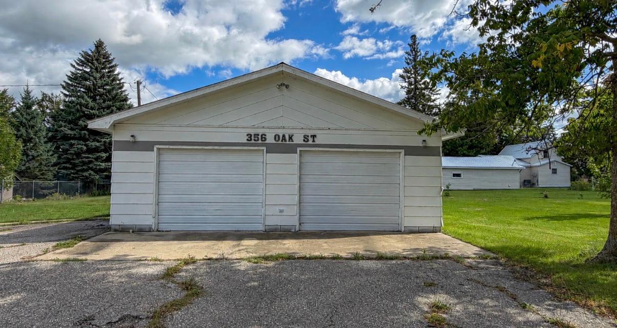 356 Oak Street Property Photo 5