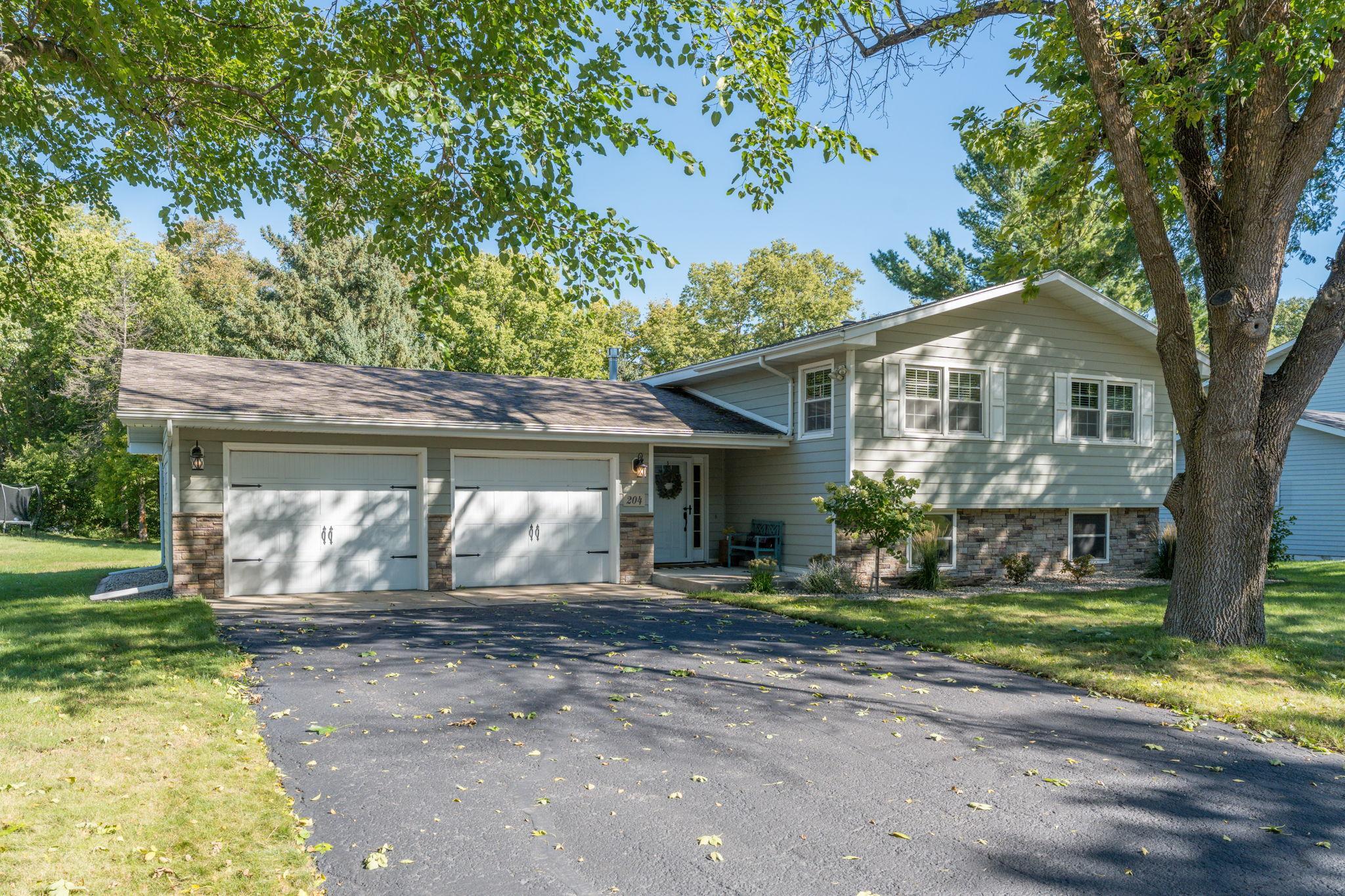 204 Viking Drive Property Photo 1