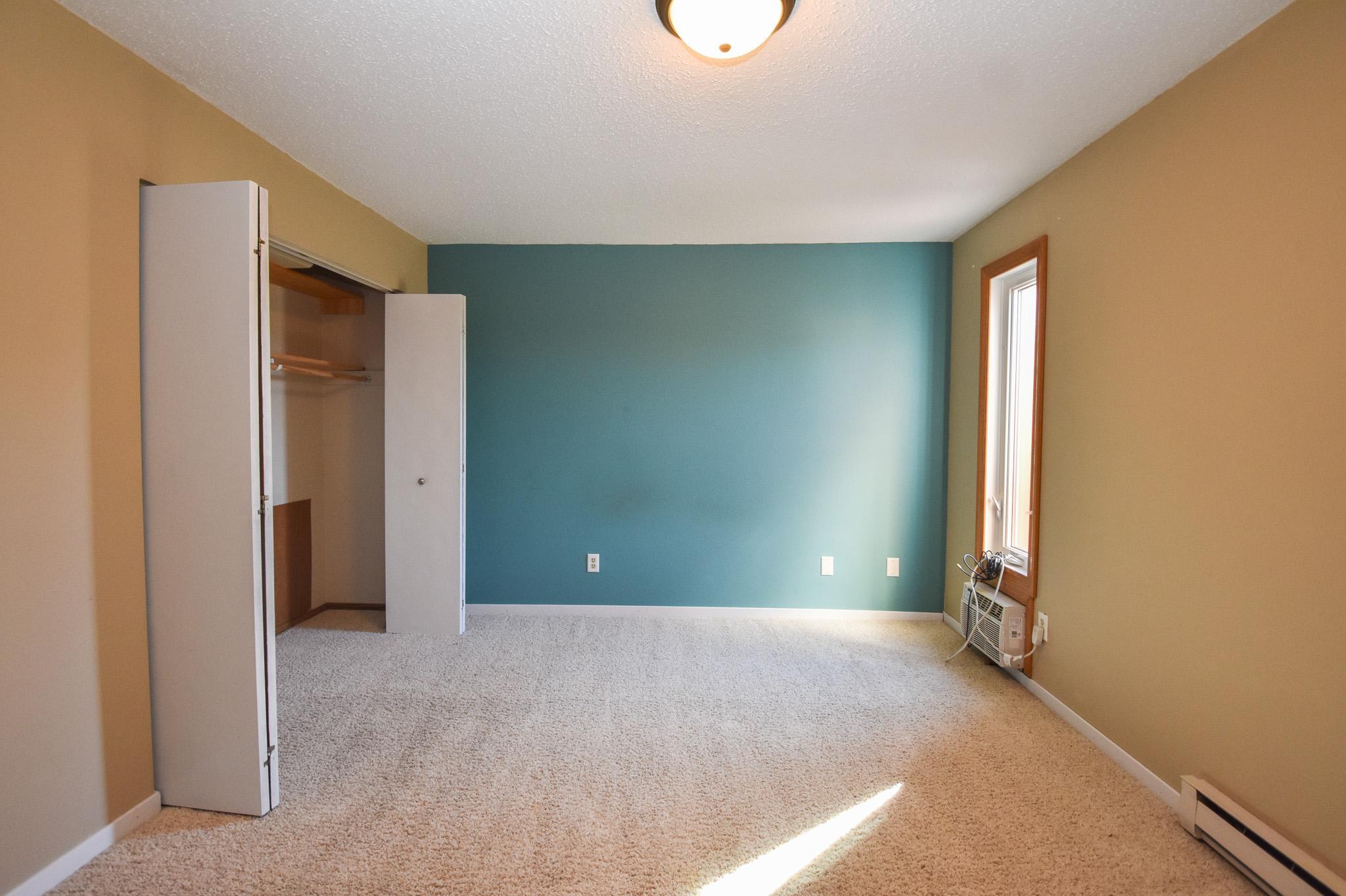 321 12 1/2 Avenue E Property Photo 10