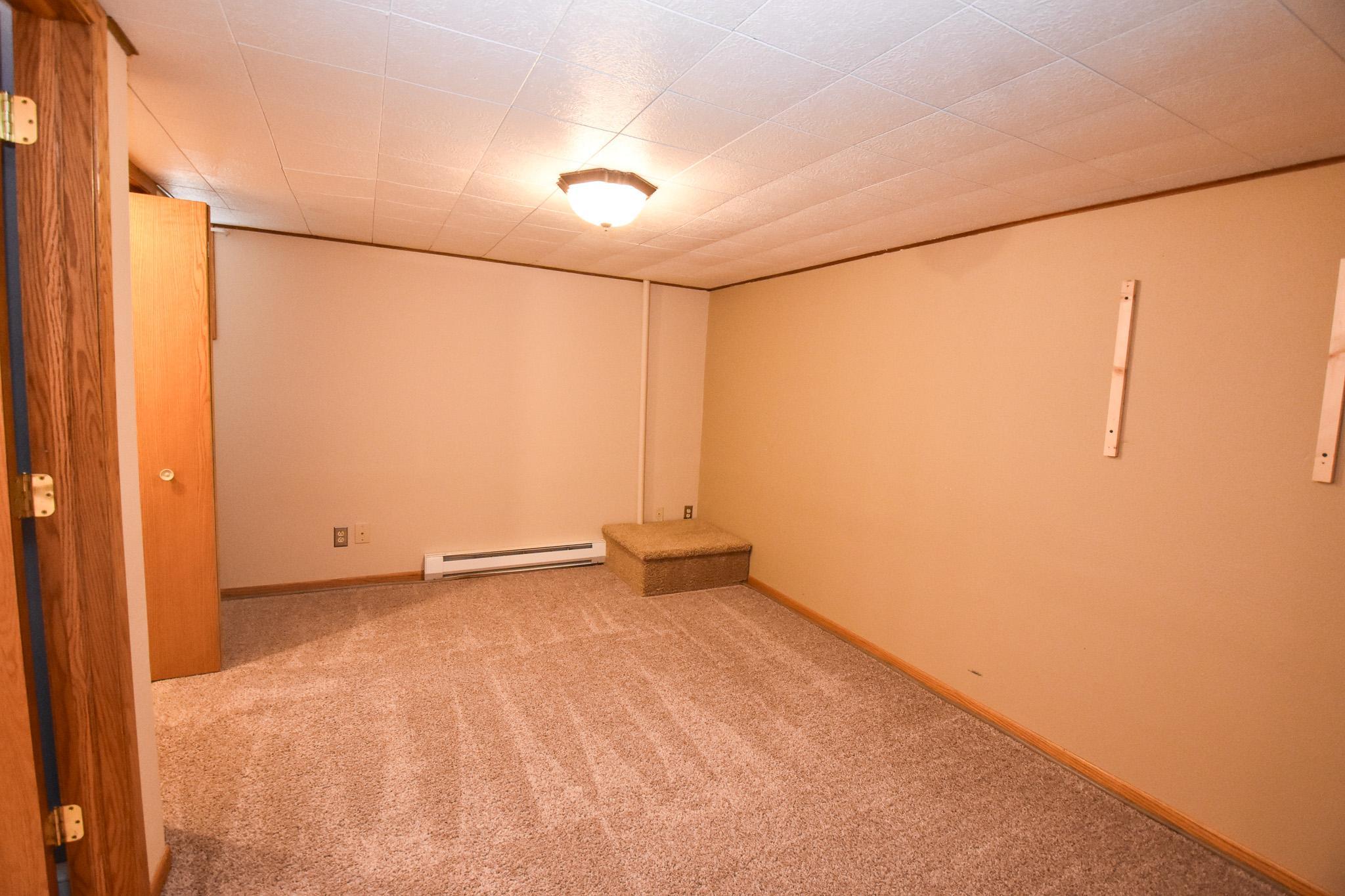 321 12 1/2 Avenue E Property Photo 18