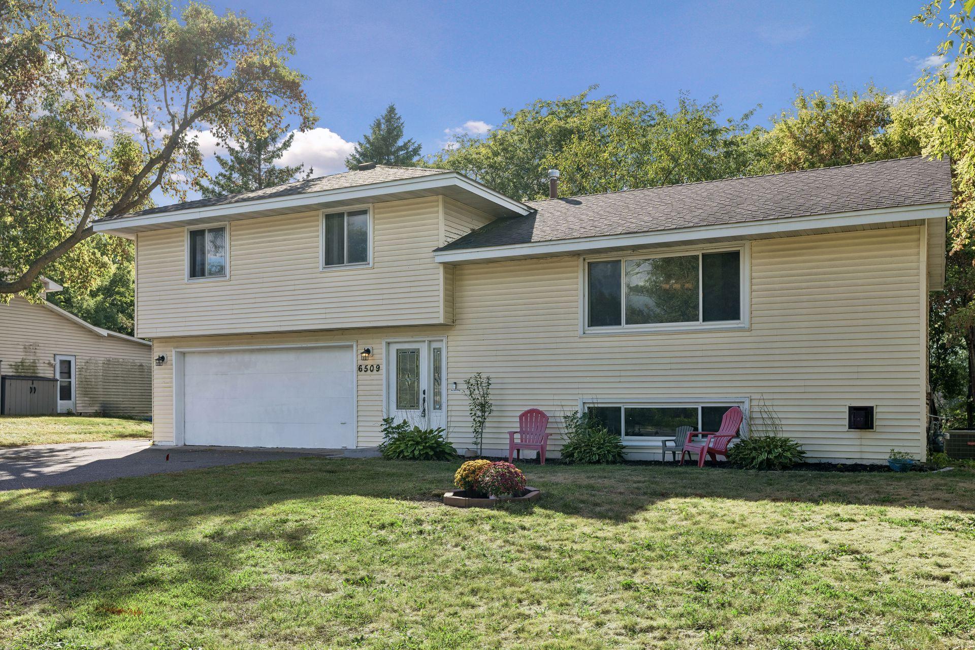 6509 Edgemont Boulevard N Property Photo 2