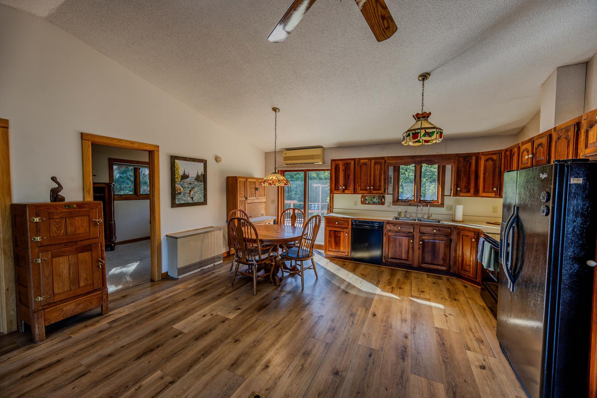 17196 Hal Drive Property Photo 4