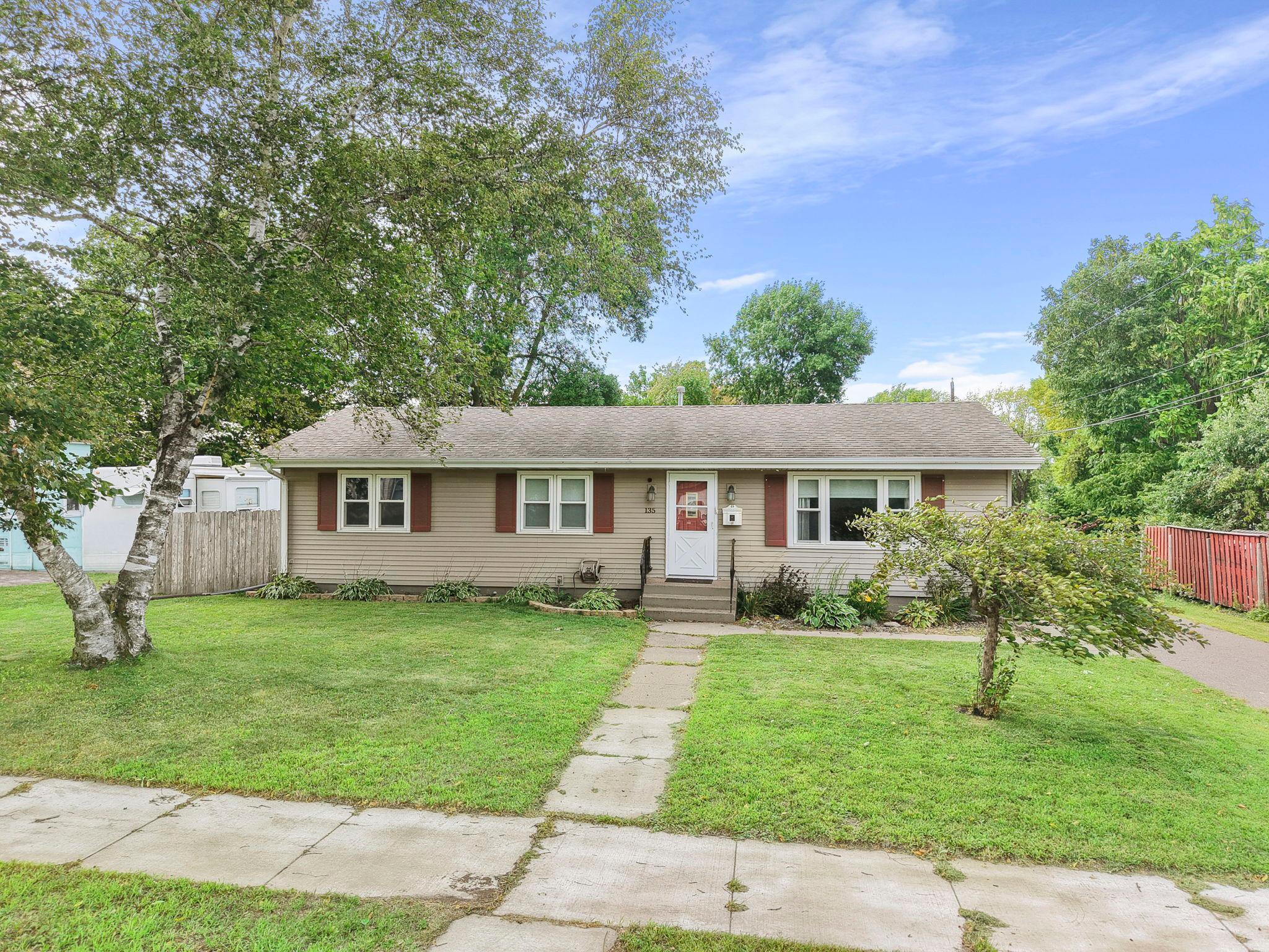 135 Davis Street S Property Photo 4