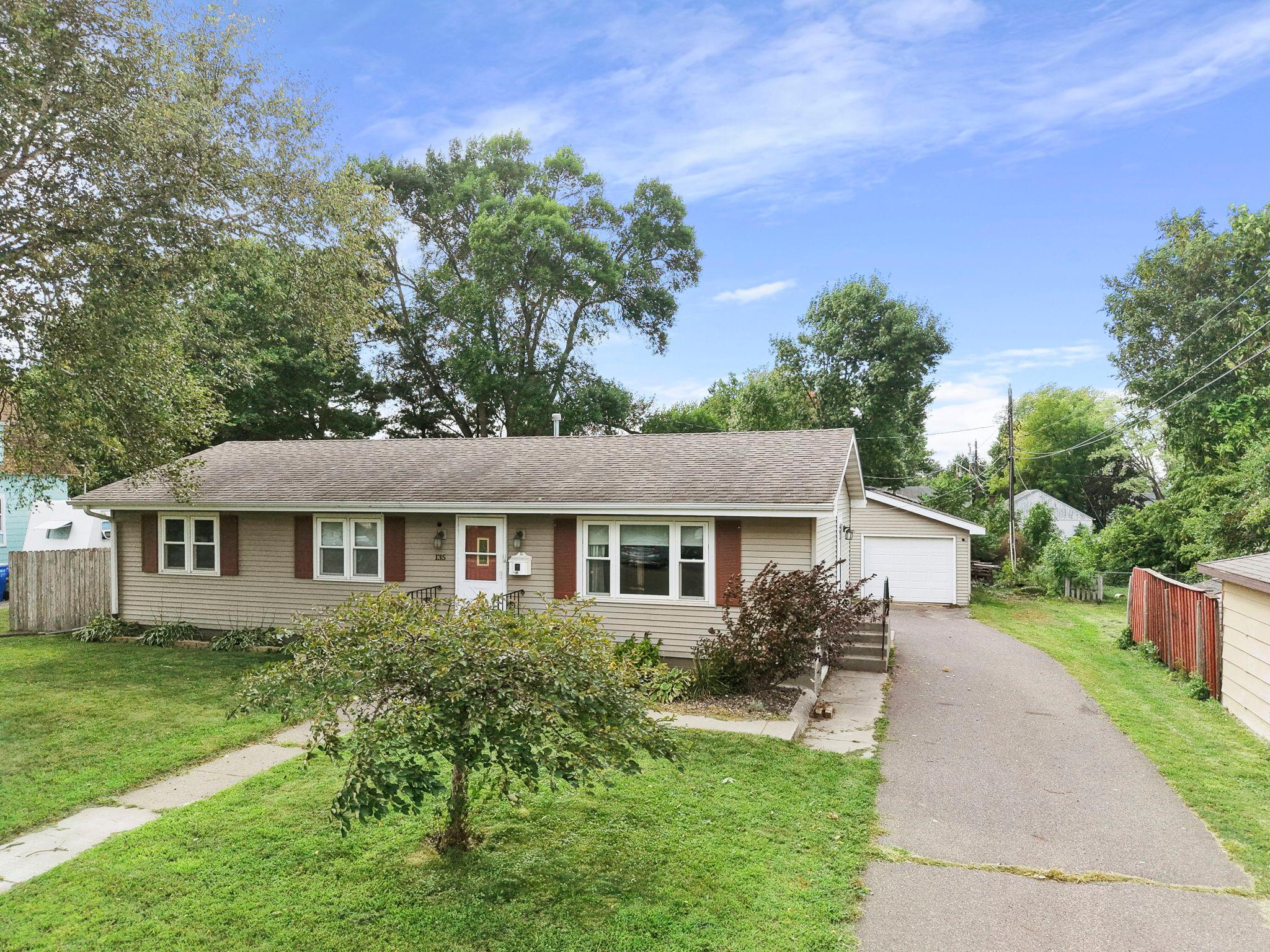 135 Davis Street S Property Photo 5