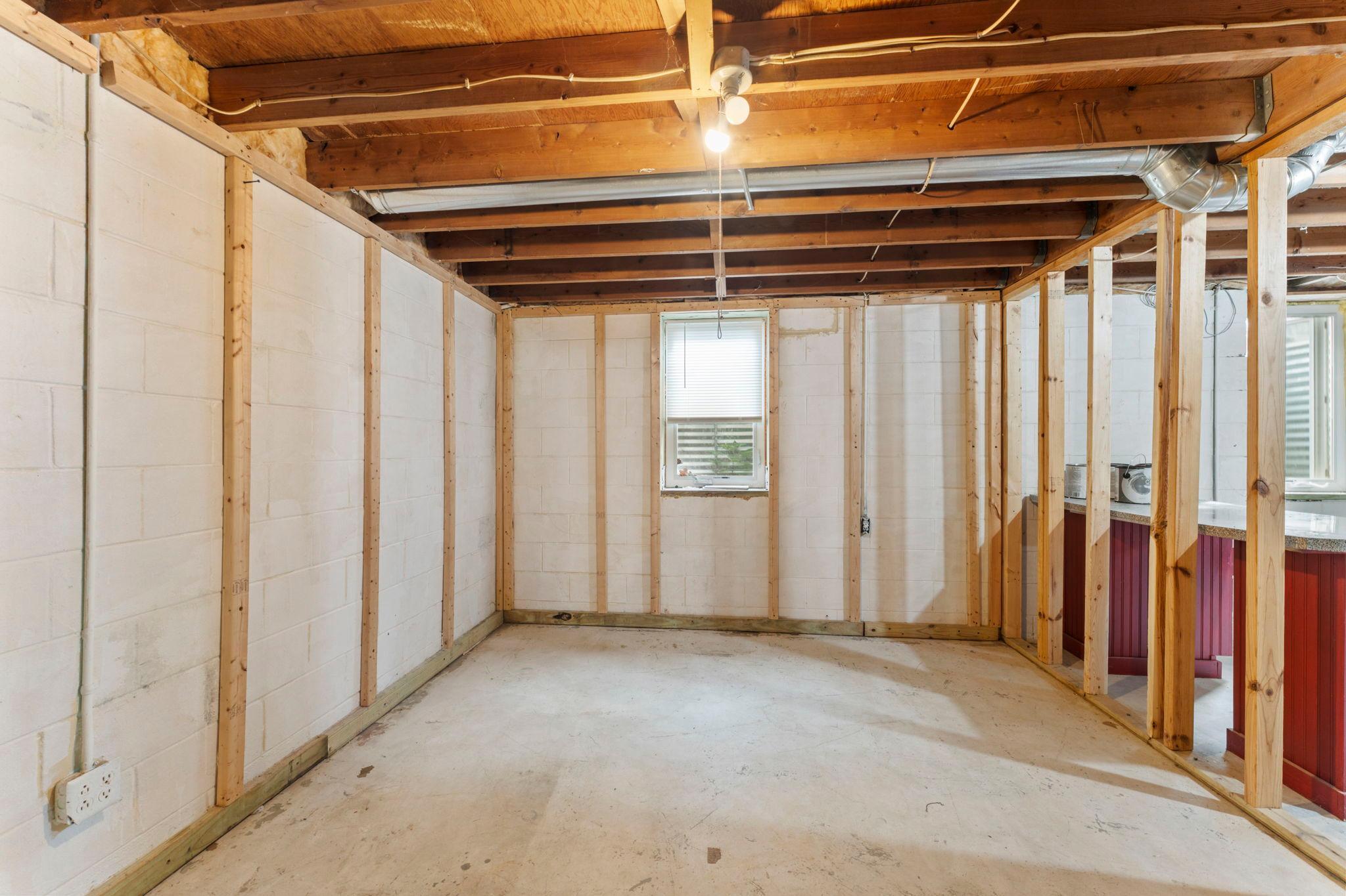 135 Davis Street S Property Photo 32