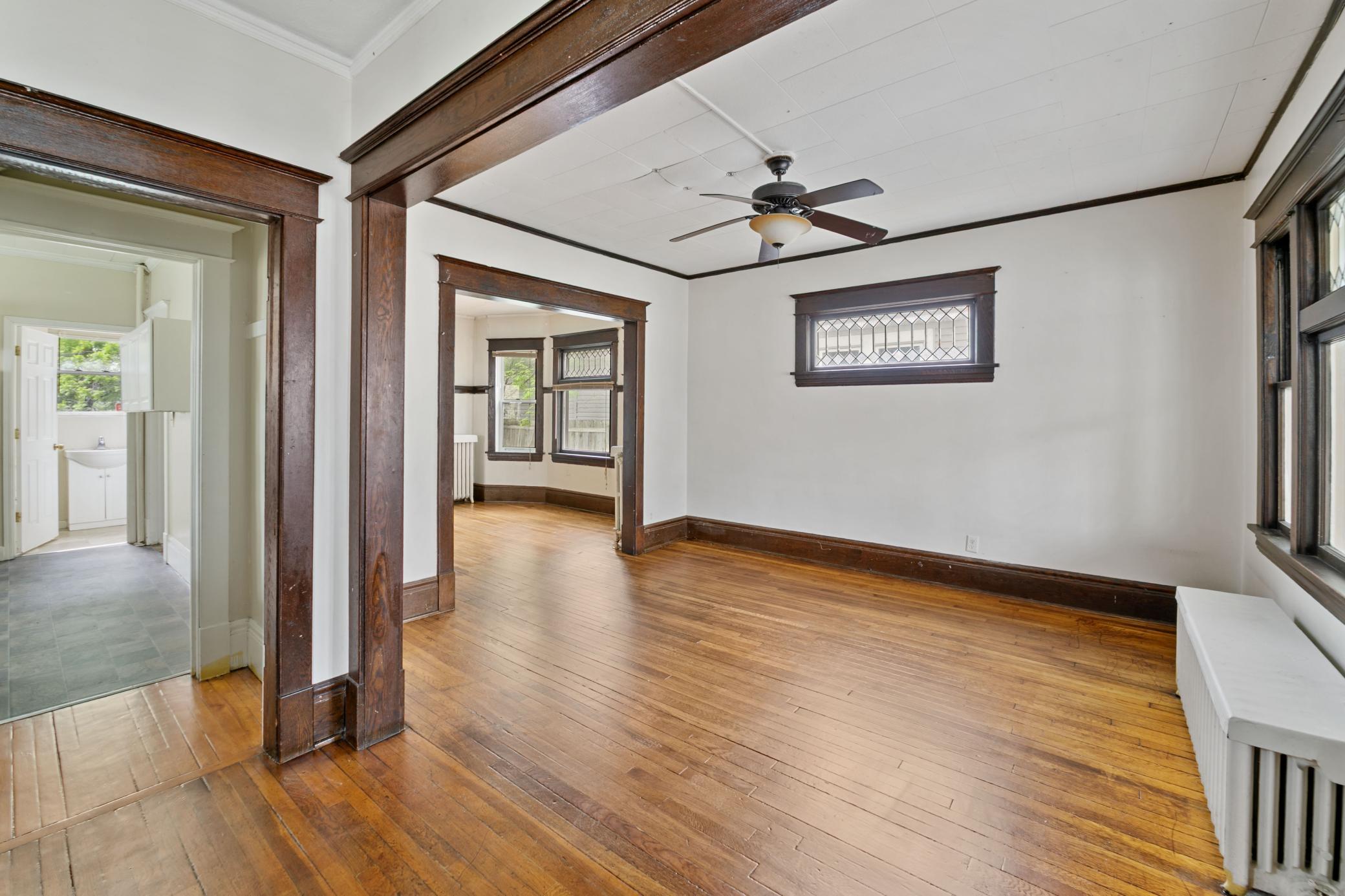 985 5th Street E Property Photo 2