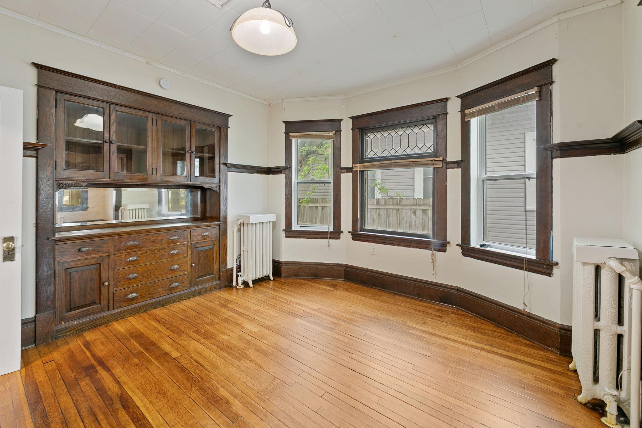 985 5th Street E Property Photo 7