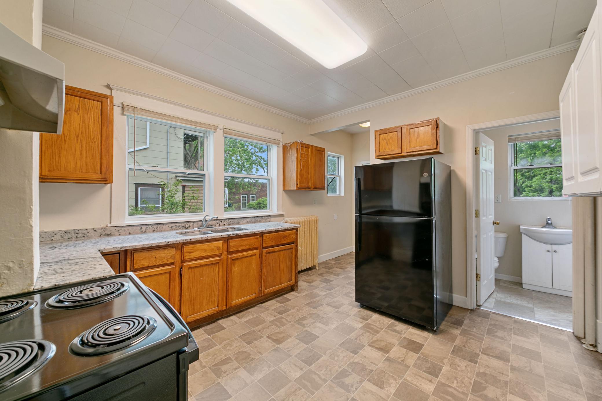 985 5th Street E Property Photo 10