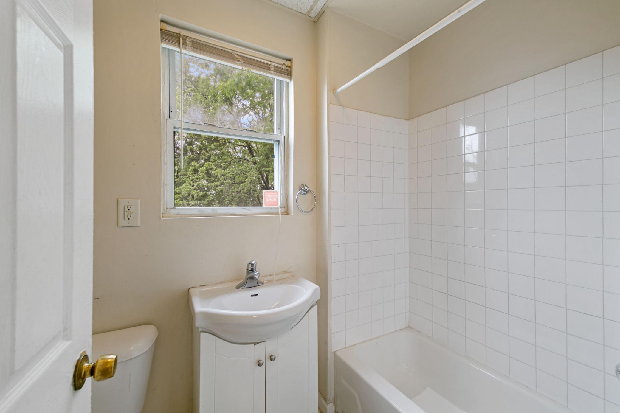 985 5th Street E Property Photo 11