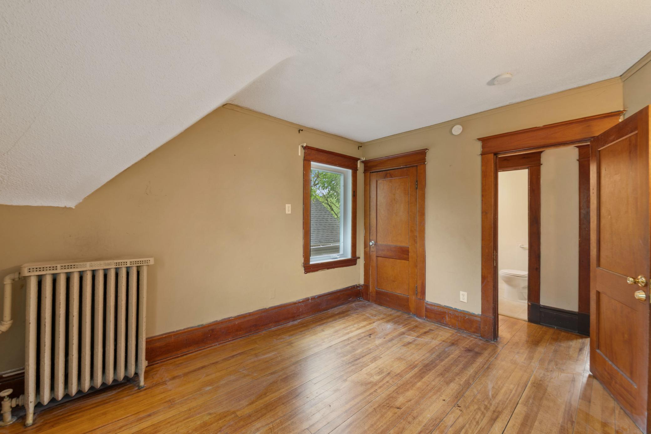 985 5th Street E Property Photo 16