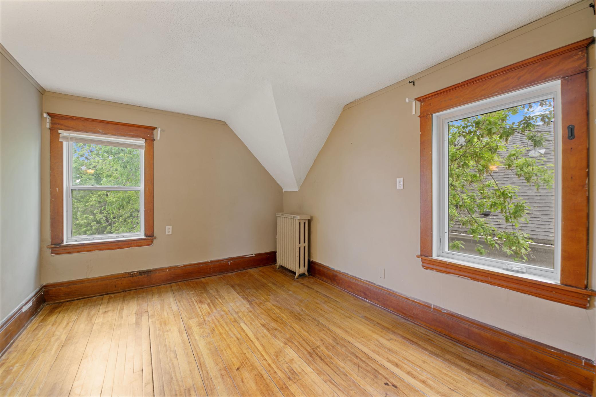 985 5th Street E Property Photo 17