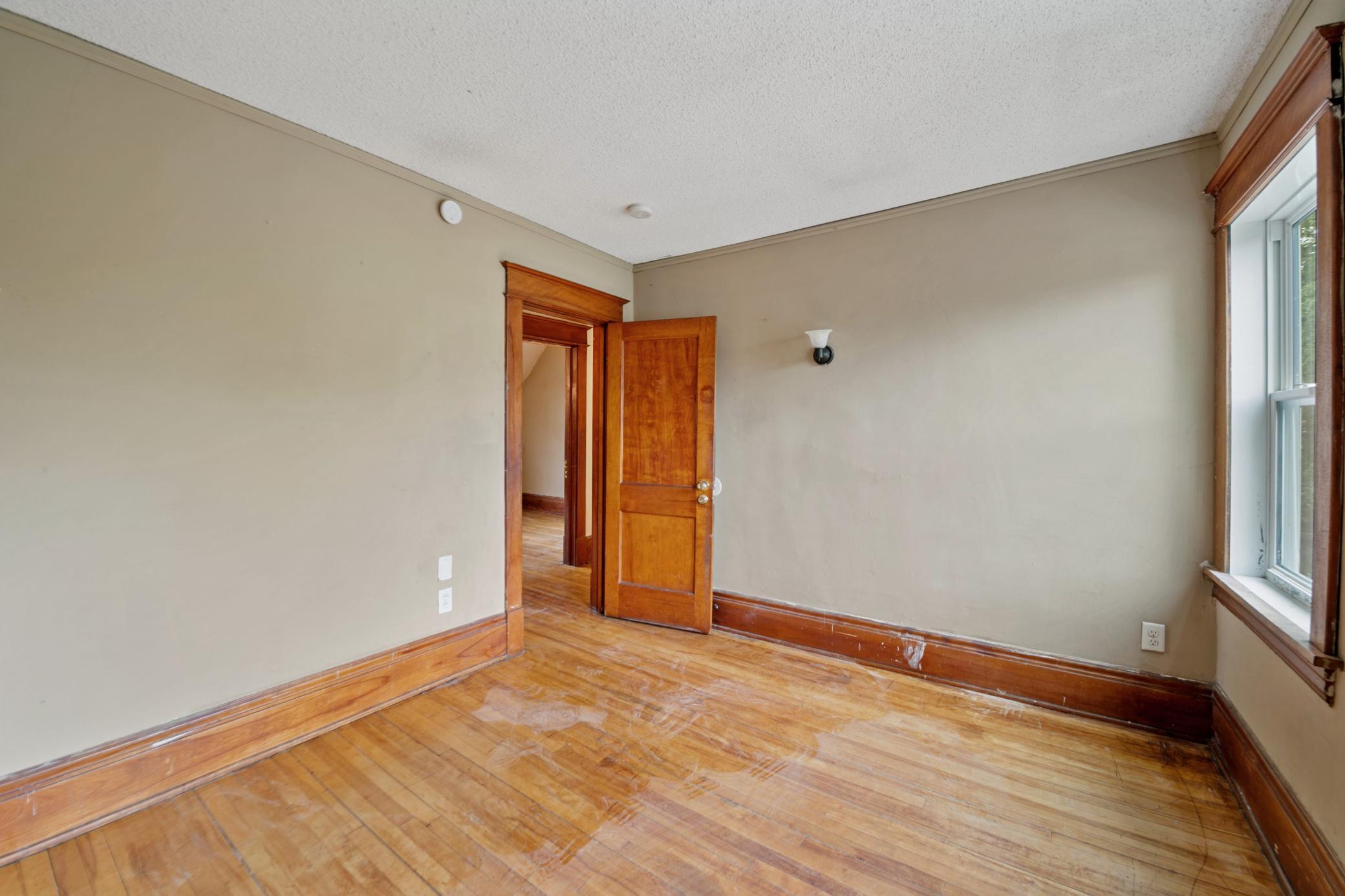 985 5th Street E Property Photo 18