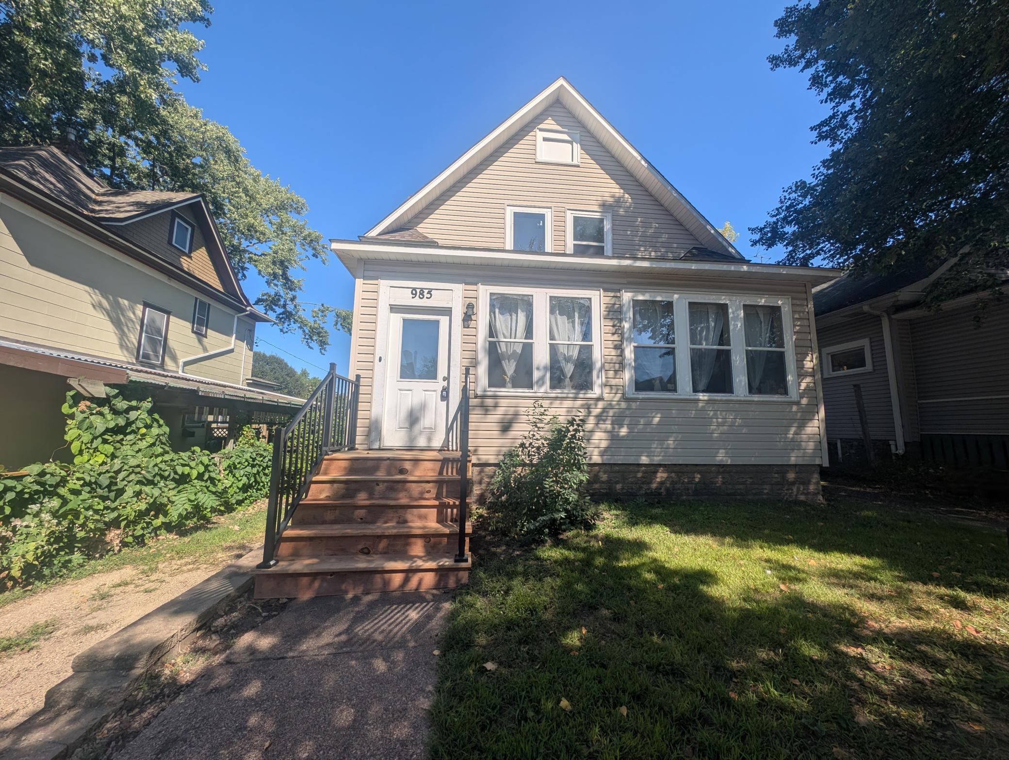 985 5th Street E Property Photo 24