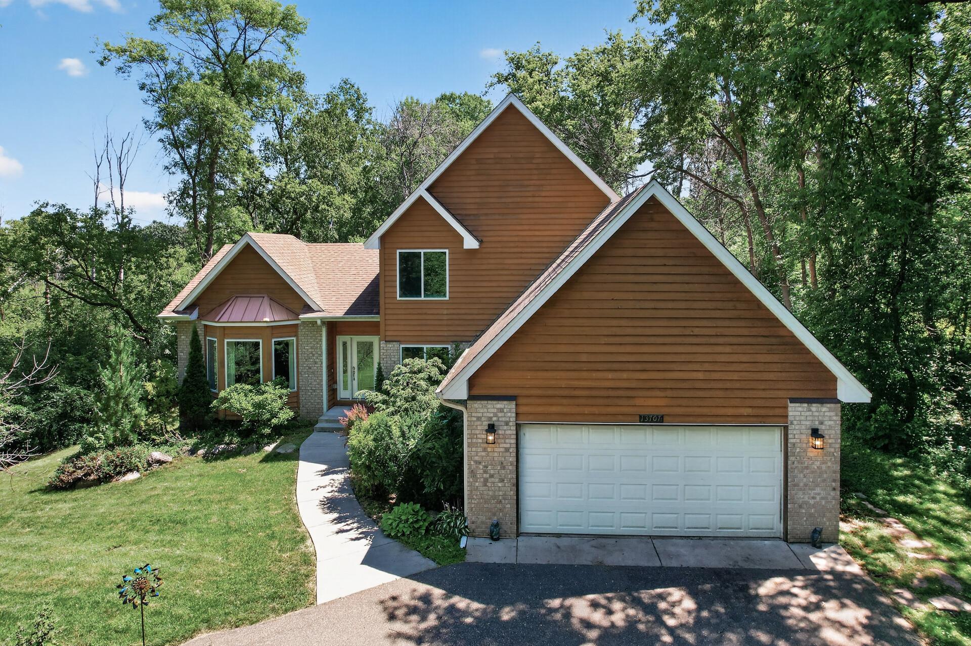 13707 Green Briar Drive Property Photo 1