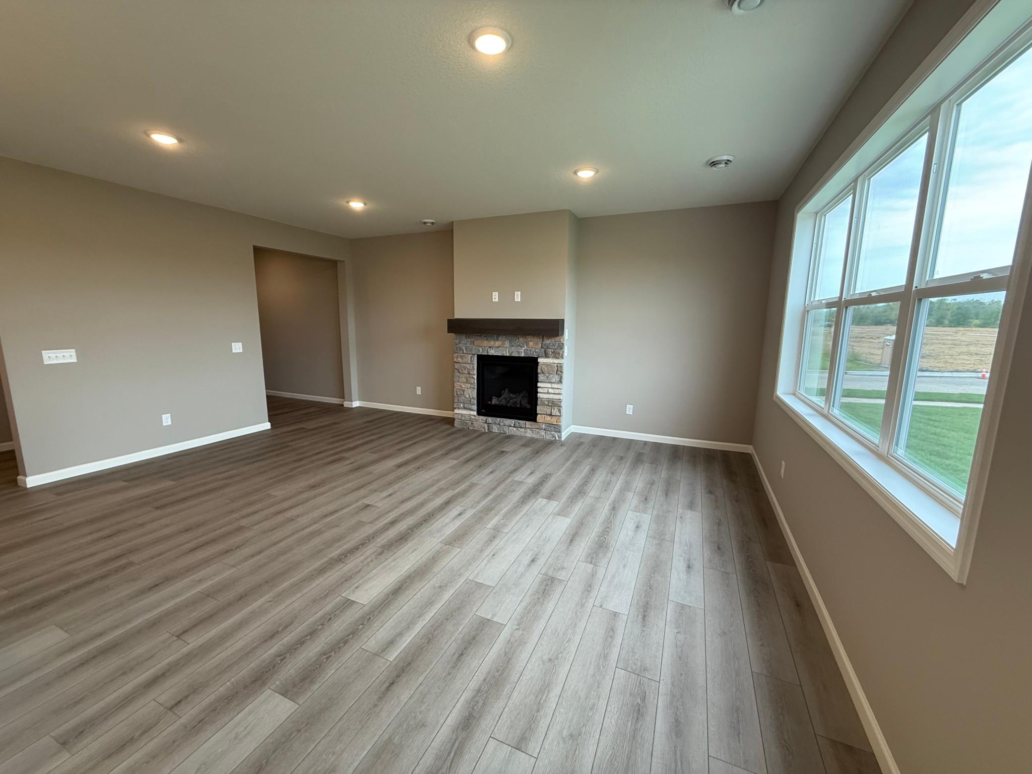 2742 Ivan Avenue Ne Property Photo 9