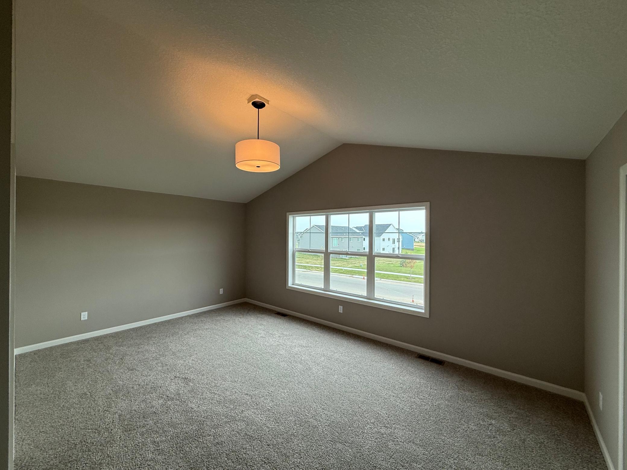 2742 Ivan Avenue Ne Property Photo 14