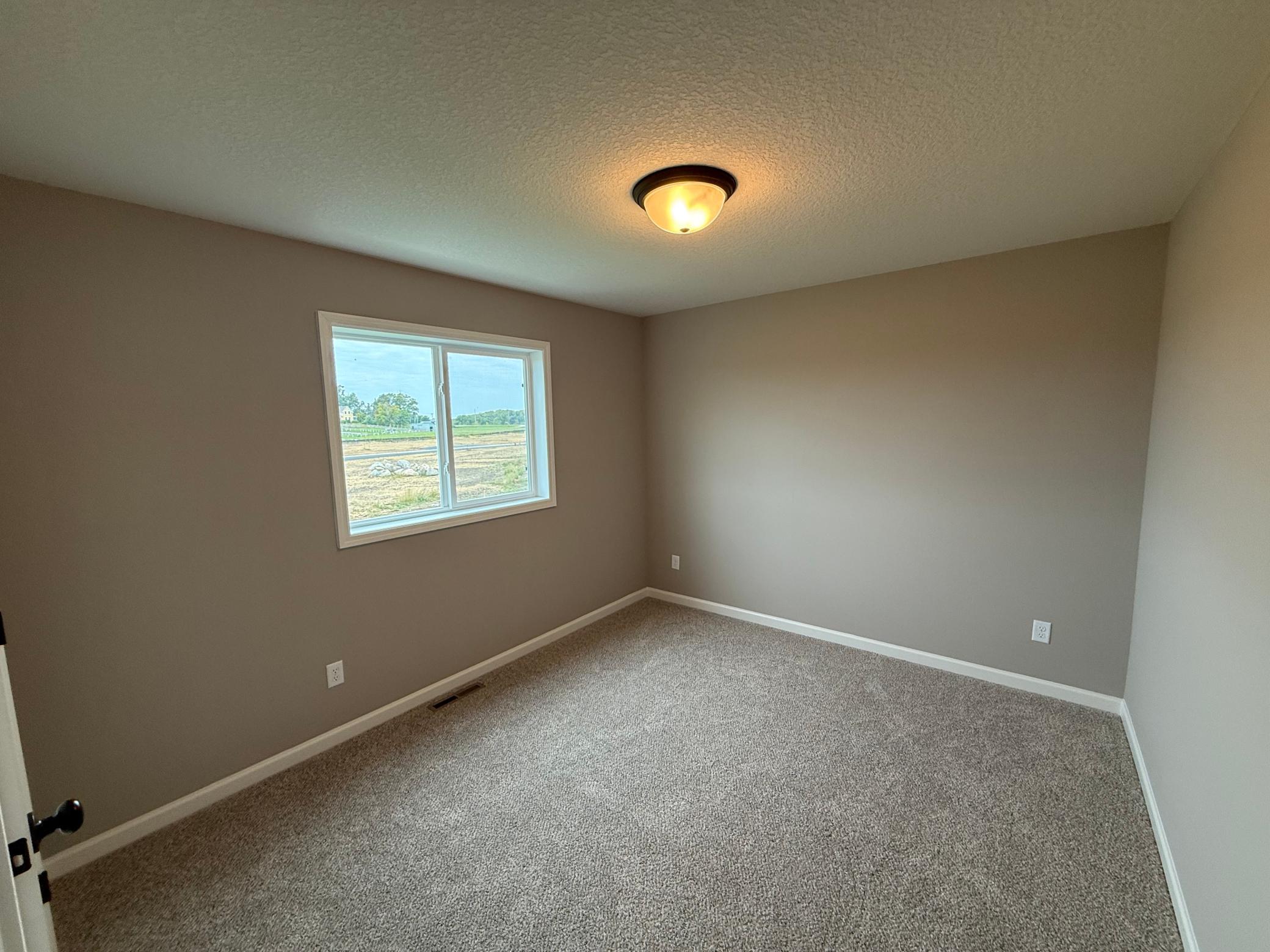 2742 Ivan Avenue Ne Property Photo 19