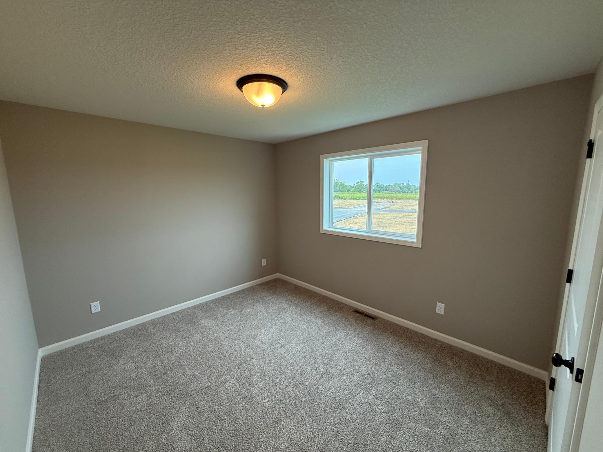 2742 Ivan Avenue Ne Property Photo 20