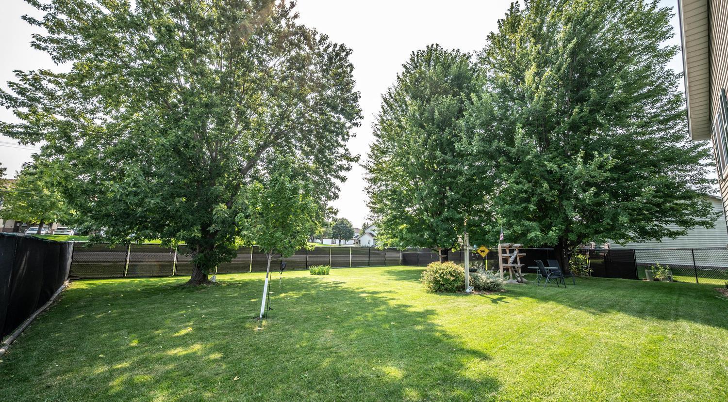 15288 Chokecherry Avenue Property Photo 3