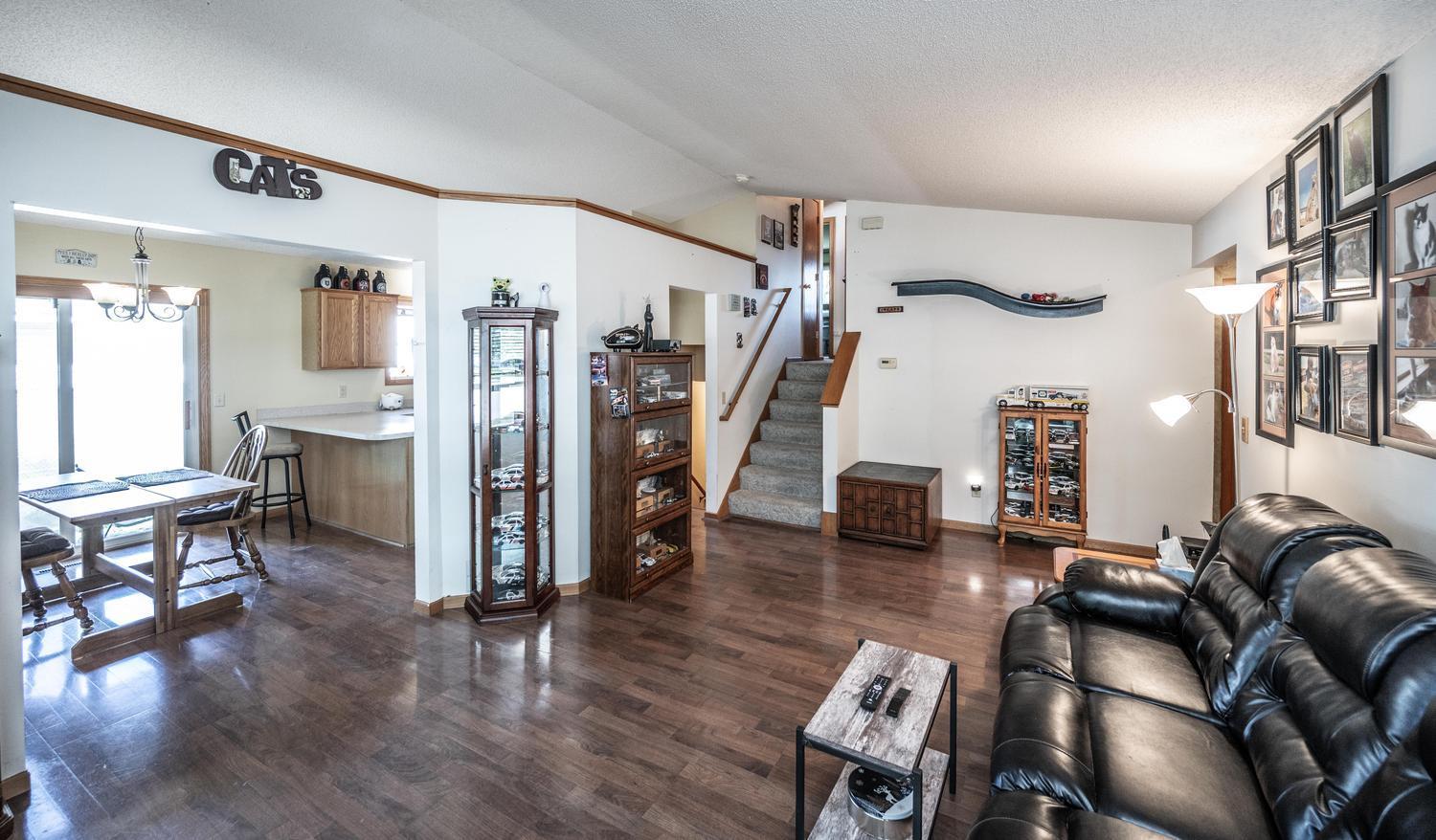 15288 Chokecherry Avenue Property Photo 6
