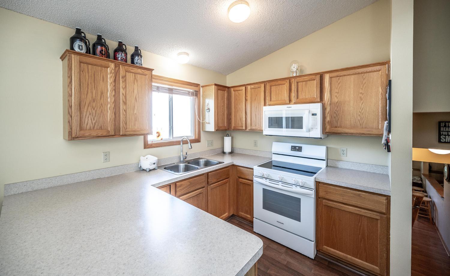 15288 Chokecherry Avenue Property Photo 9