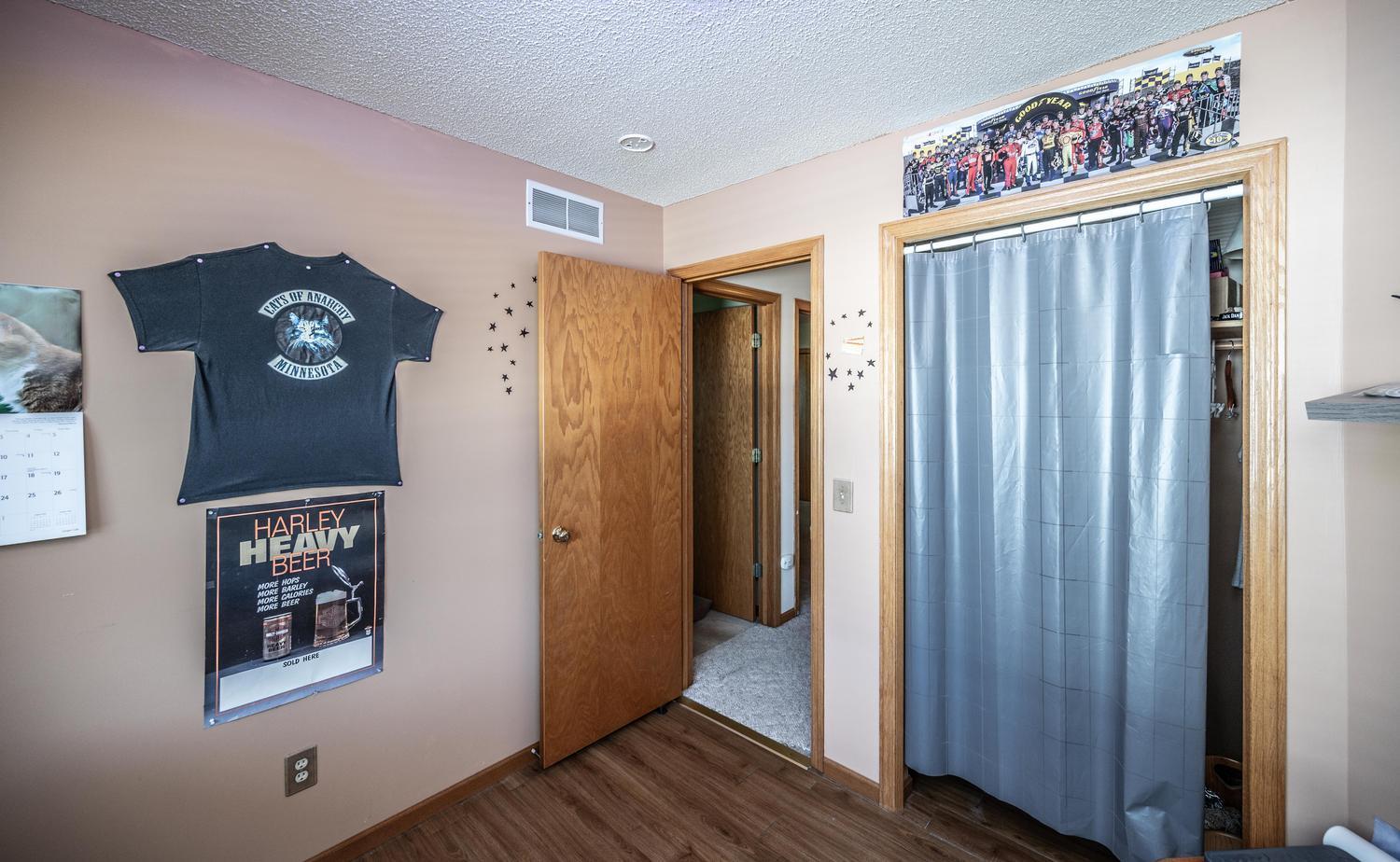 15288 Chokecherry Avenue Property Photo 18