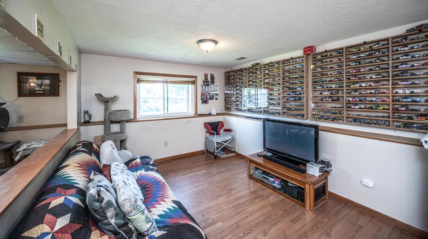 15288 Chokecherry Avenue Property Photo 19