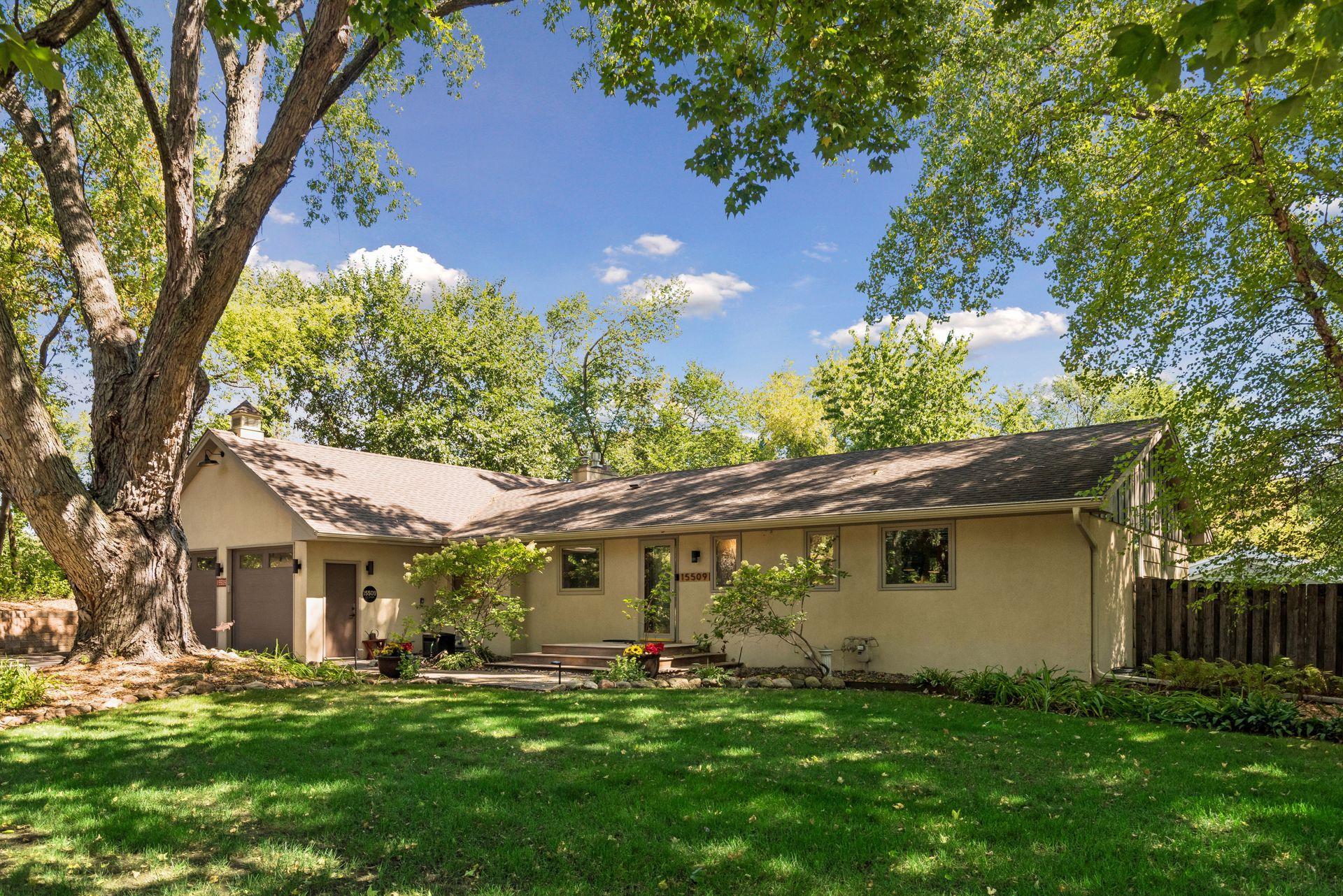 15509 Holdridge Road E Property Photo 1