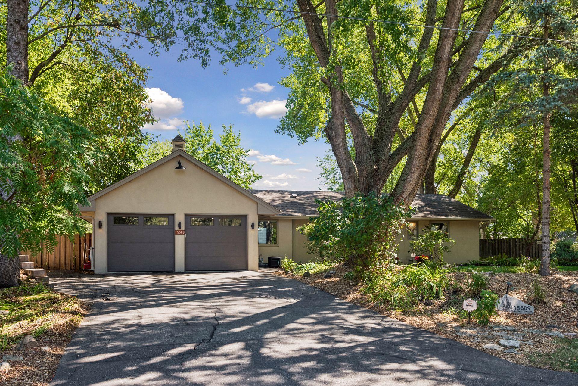 15509 Holdridge Road E Property Photo 4