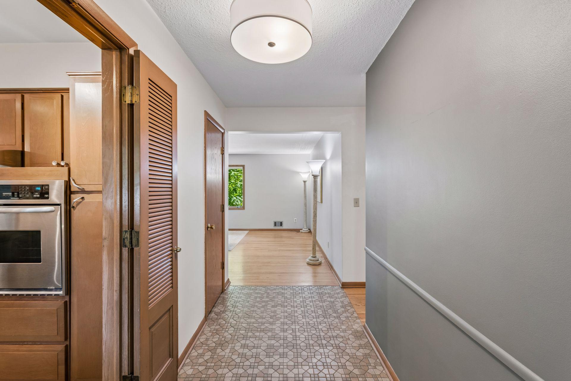 15509 Holdridge Road E Property Photo 7