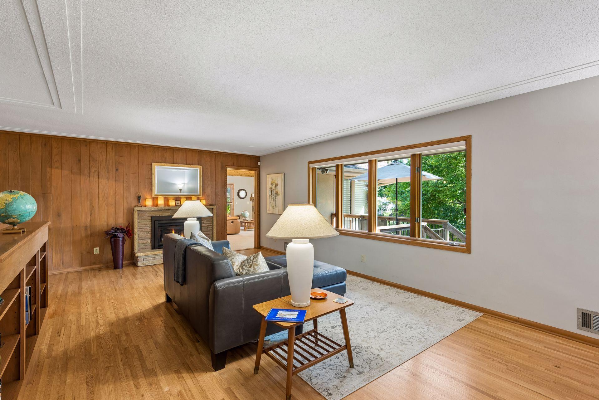 15509 Holdridge Road E Property Photo 8