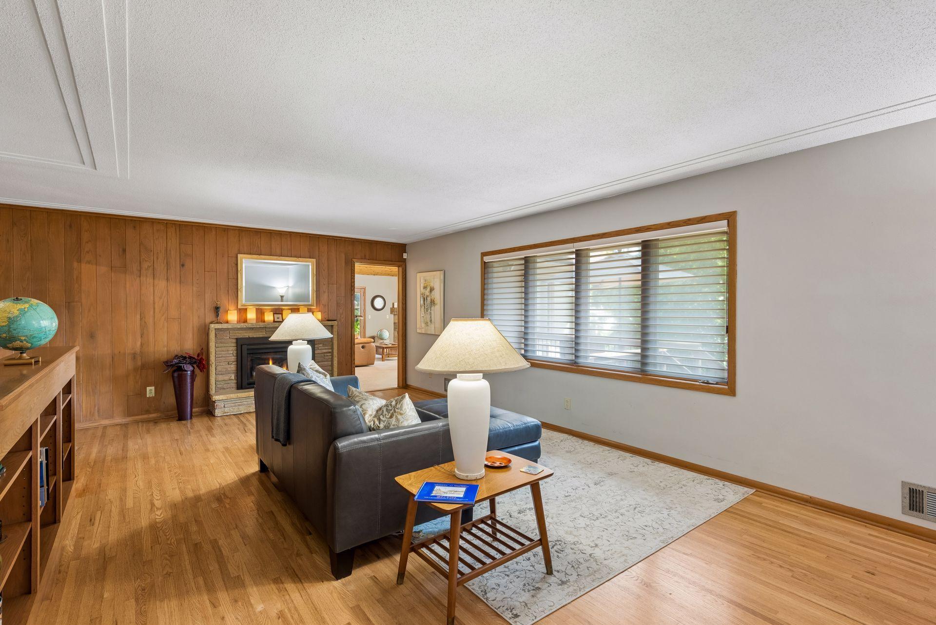 15509 Holdridge Road E Property Photo 9