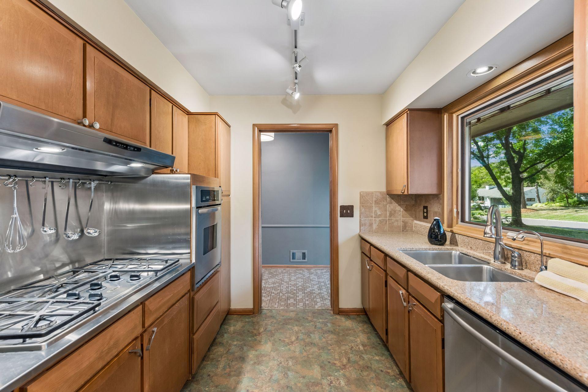 15509 Holdridge Road E Property Photo 16