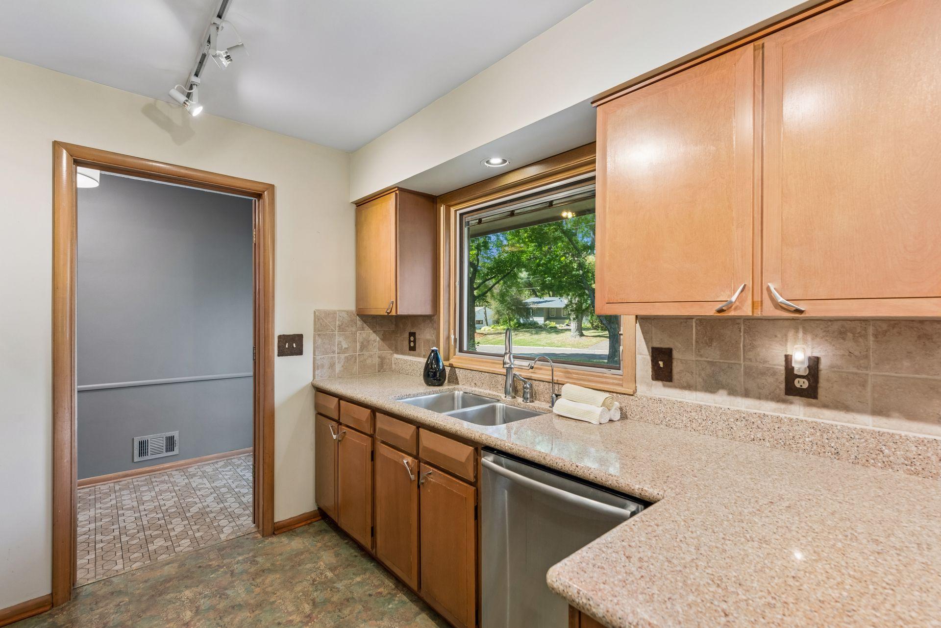 15509 Holdridge Road E Property Photo 17