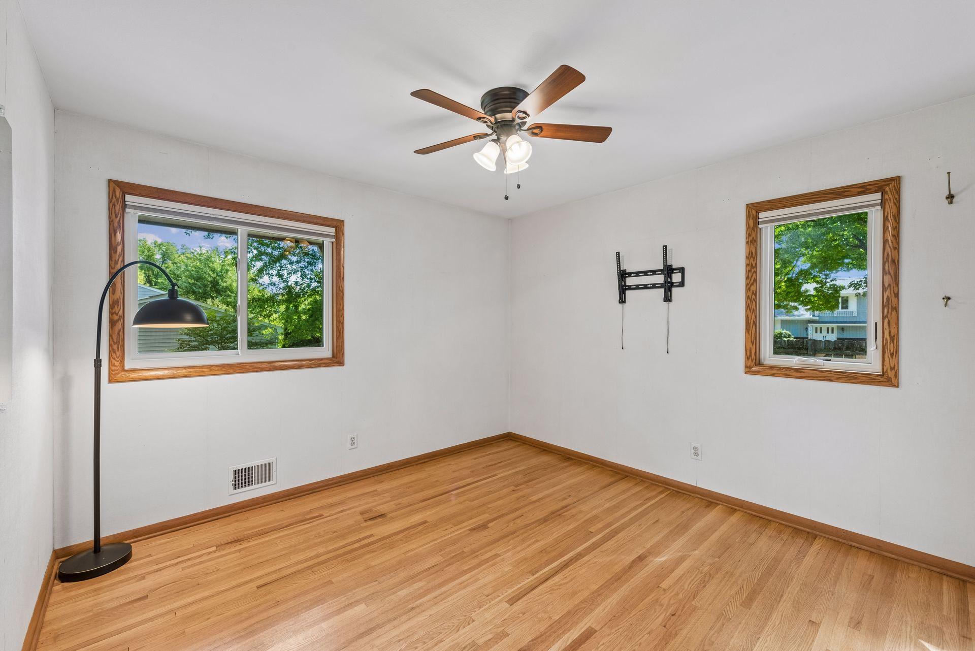 15509 Holdridge Road E Property Photo 30
