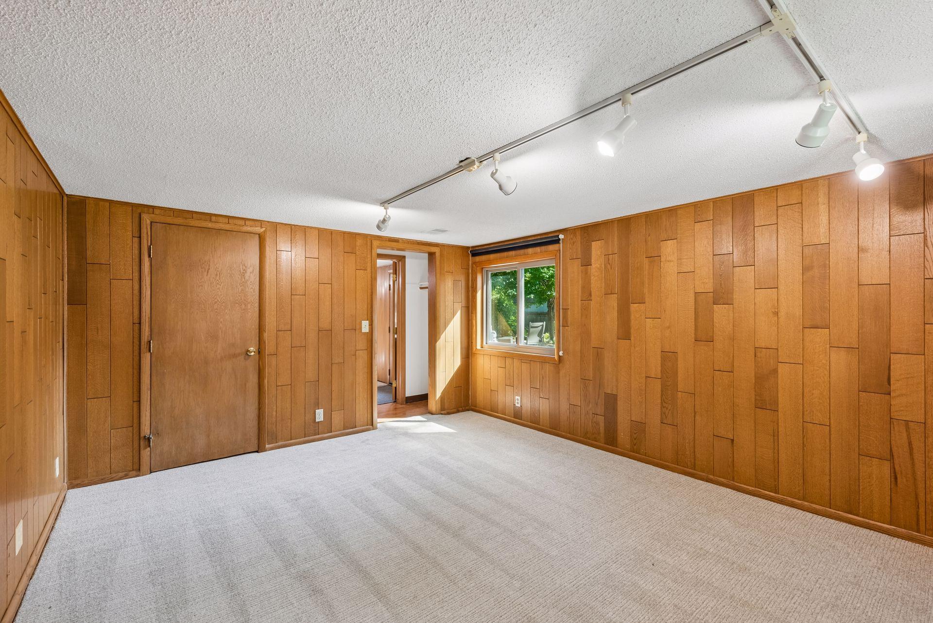 15509 Holdridge Road E Property Photo 45