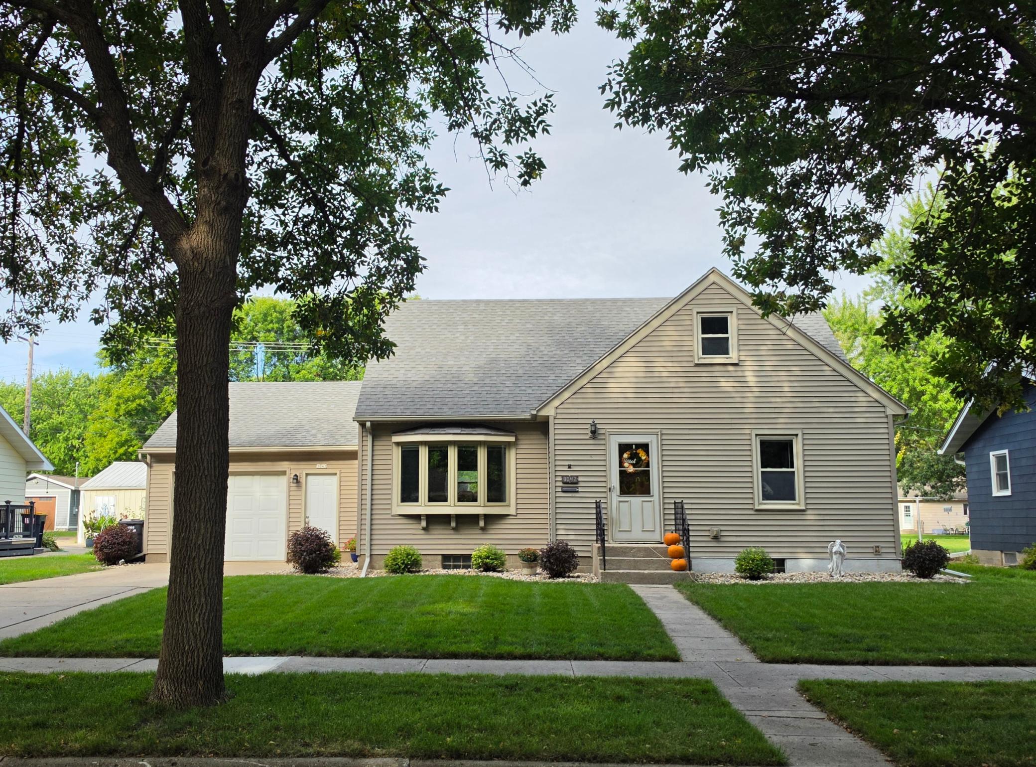 3042 Pine Avenue Property Photo 1