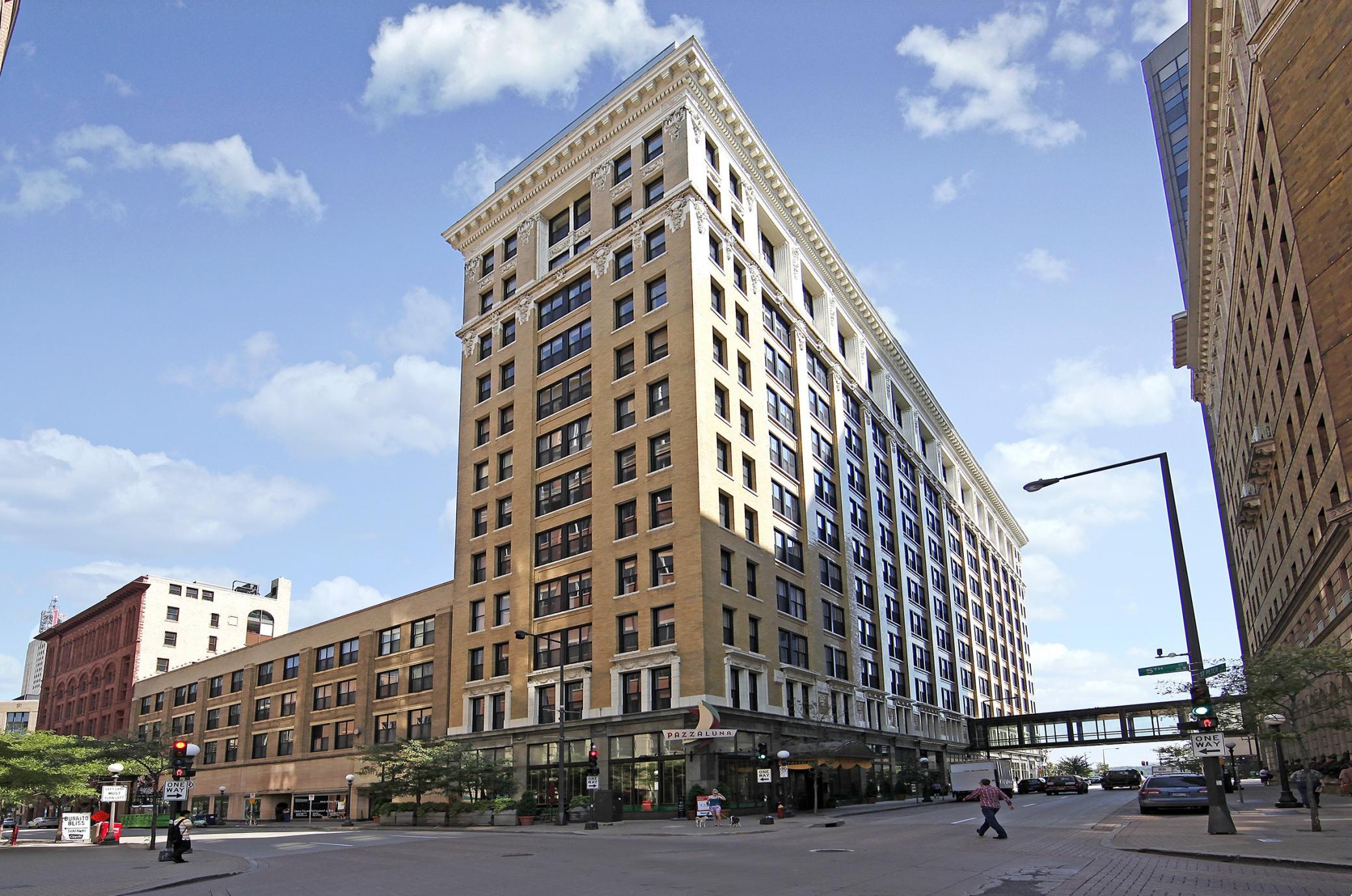 350 Saint Peter Street 606 Property Photo 2