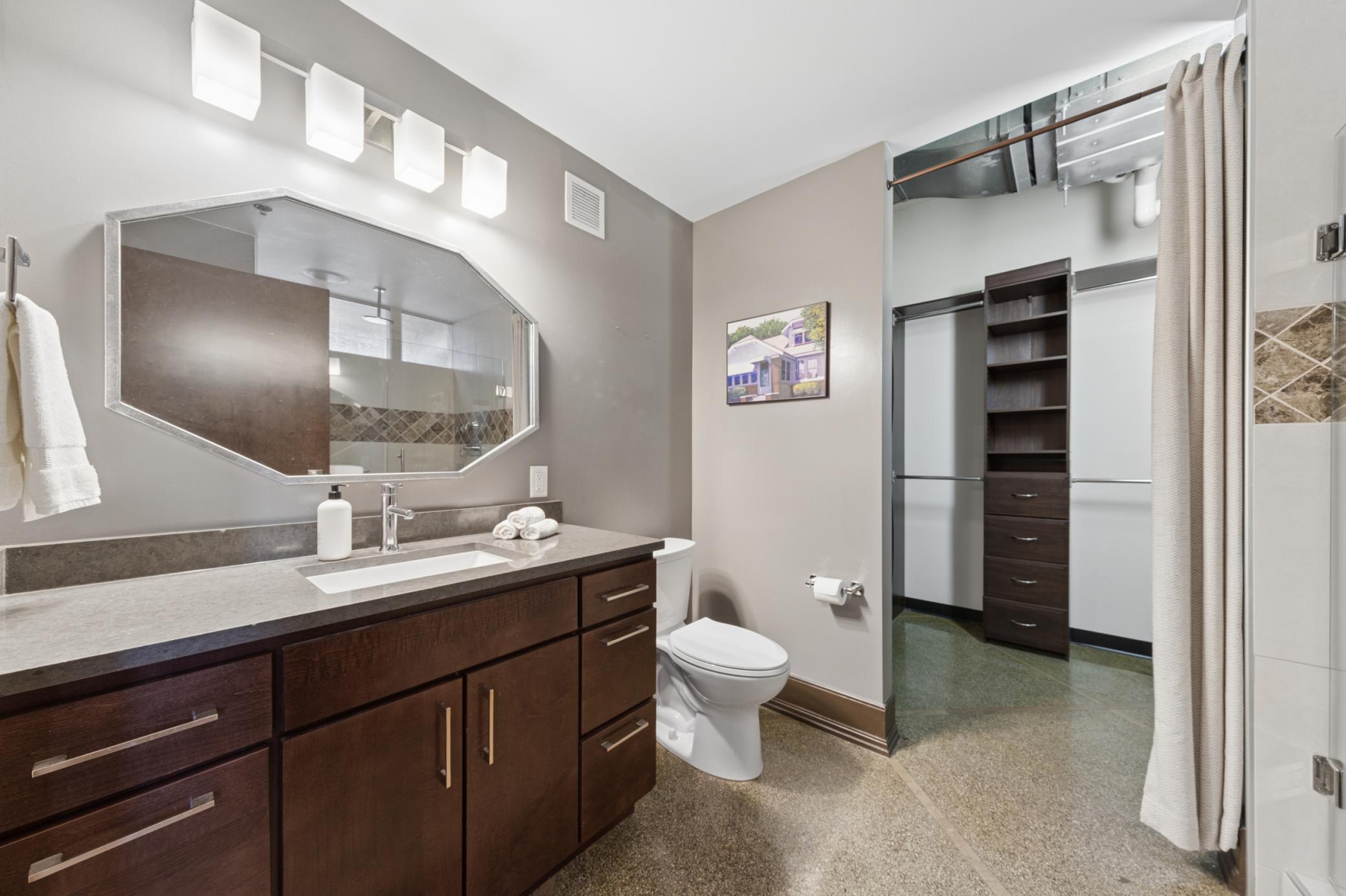 350 Saint Peter Street 606 Property Photo 24