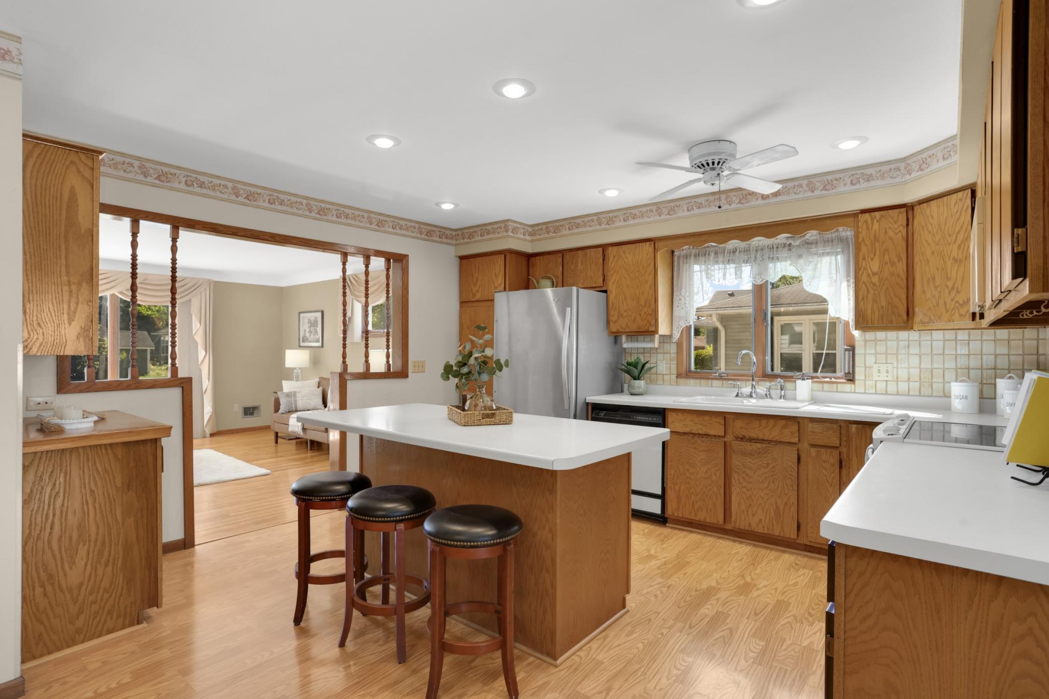 404 15th Street W Property Photo 3