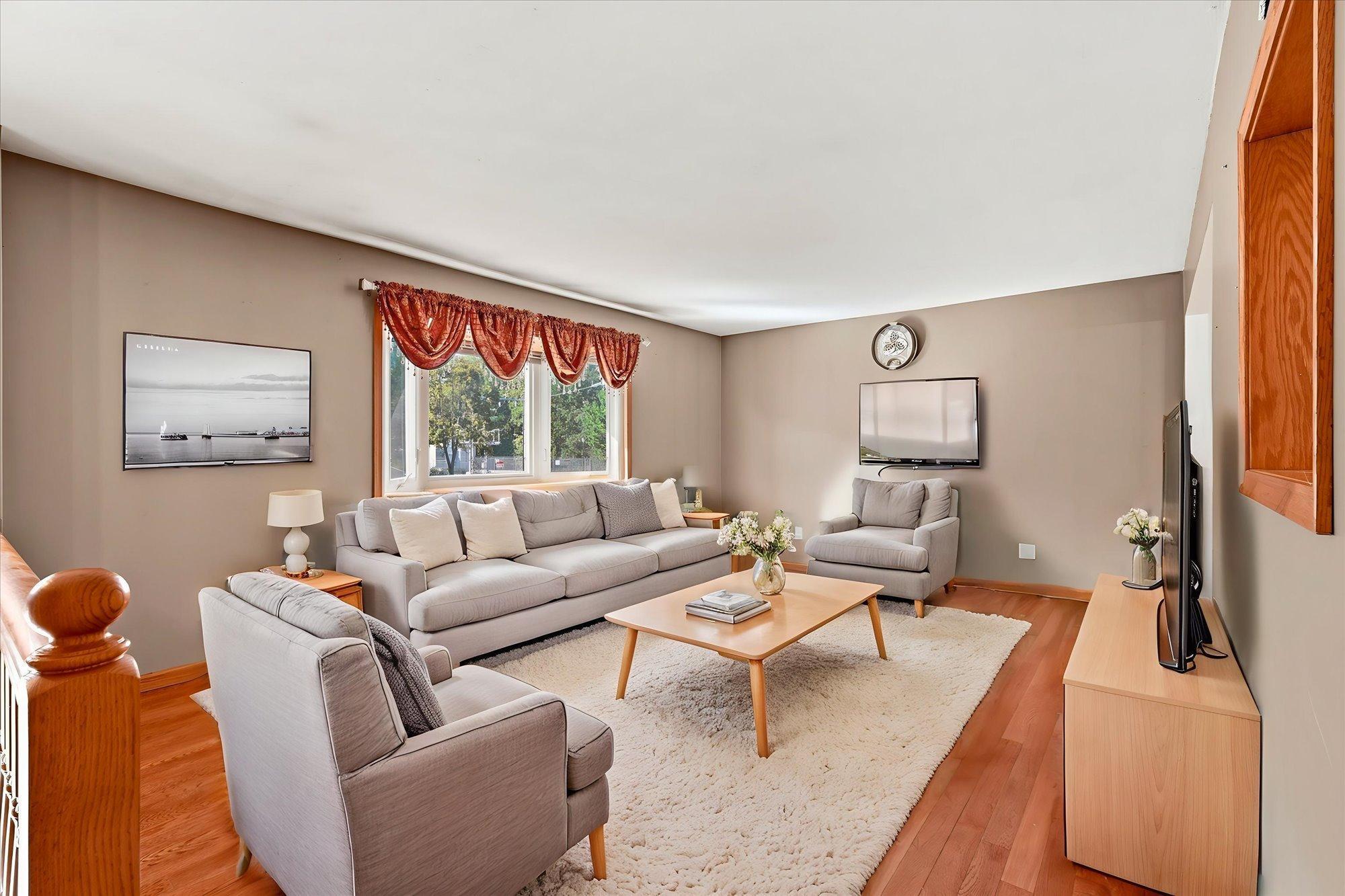 1721 Deerwood Drive Property Photo 4