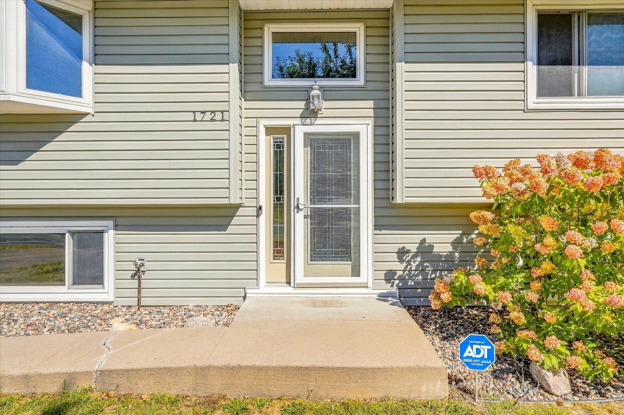 1721 Deerwood Drive Property Photo 7