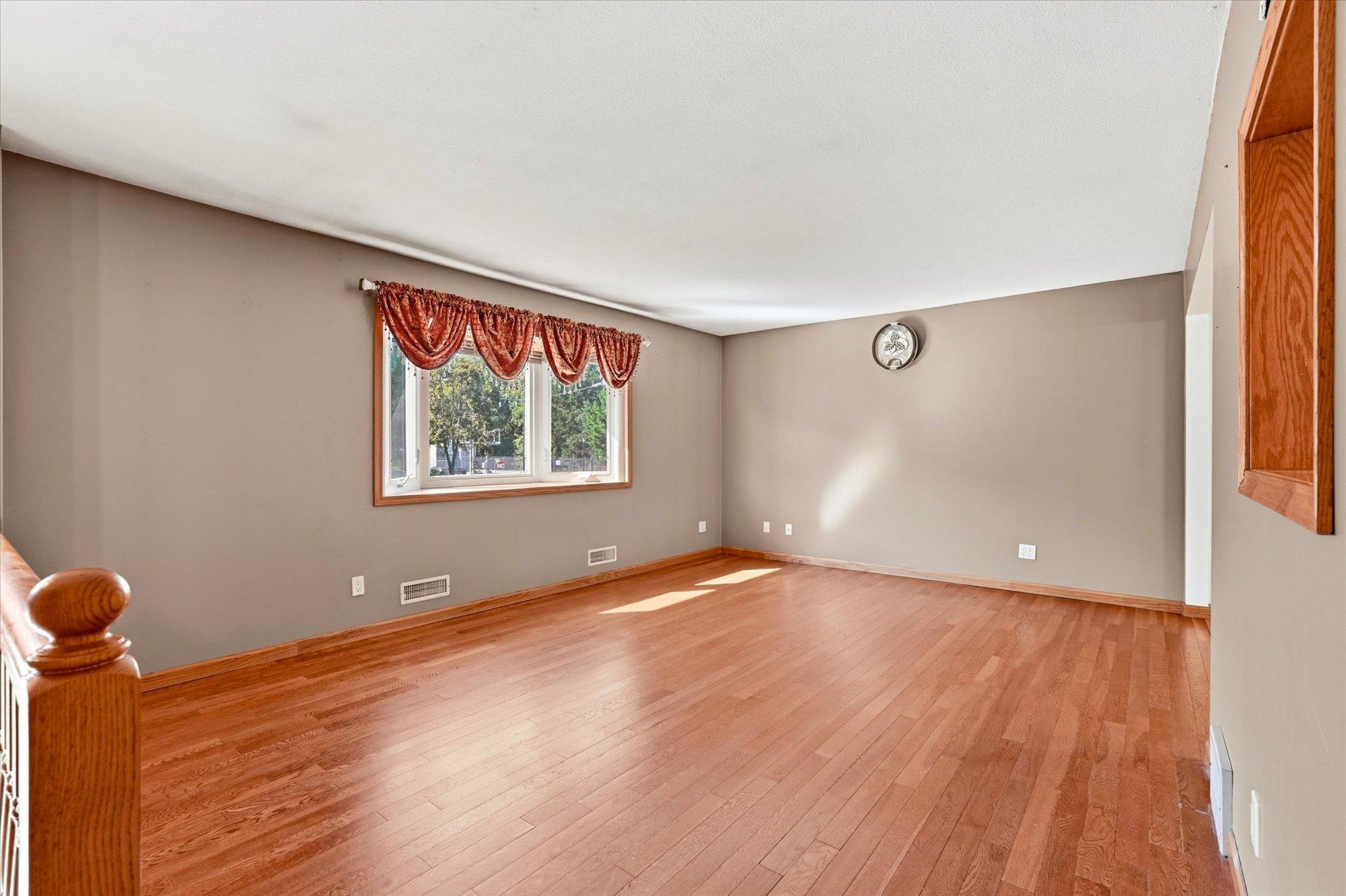 1721 Deerwood Drive Property Photo 8